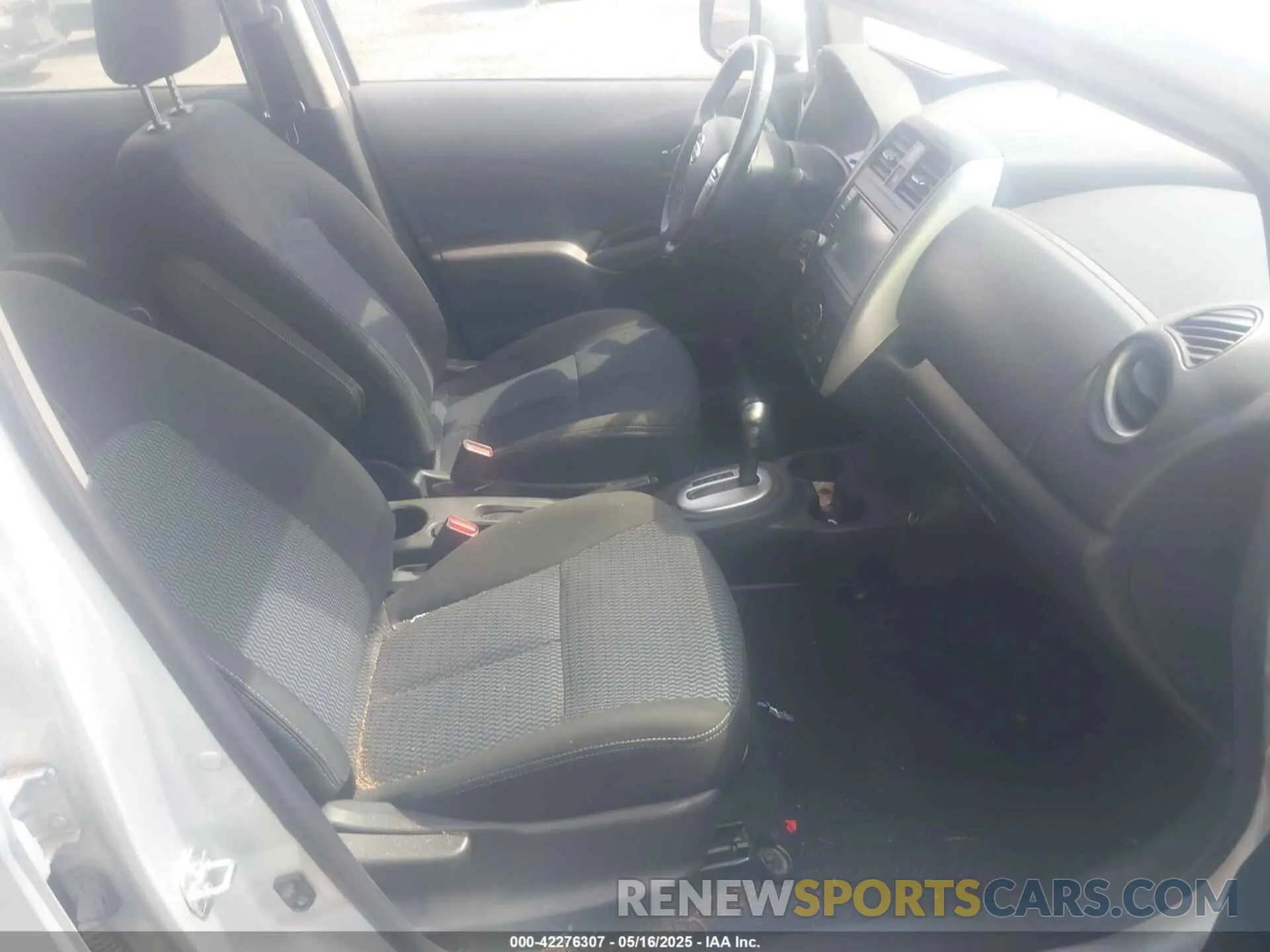 5 Photograph of a damaged car 3N1CE2CP4KL361811 NISSAN VERSA NOTE 2019
