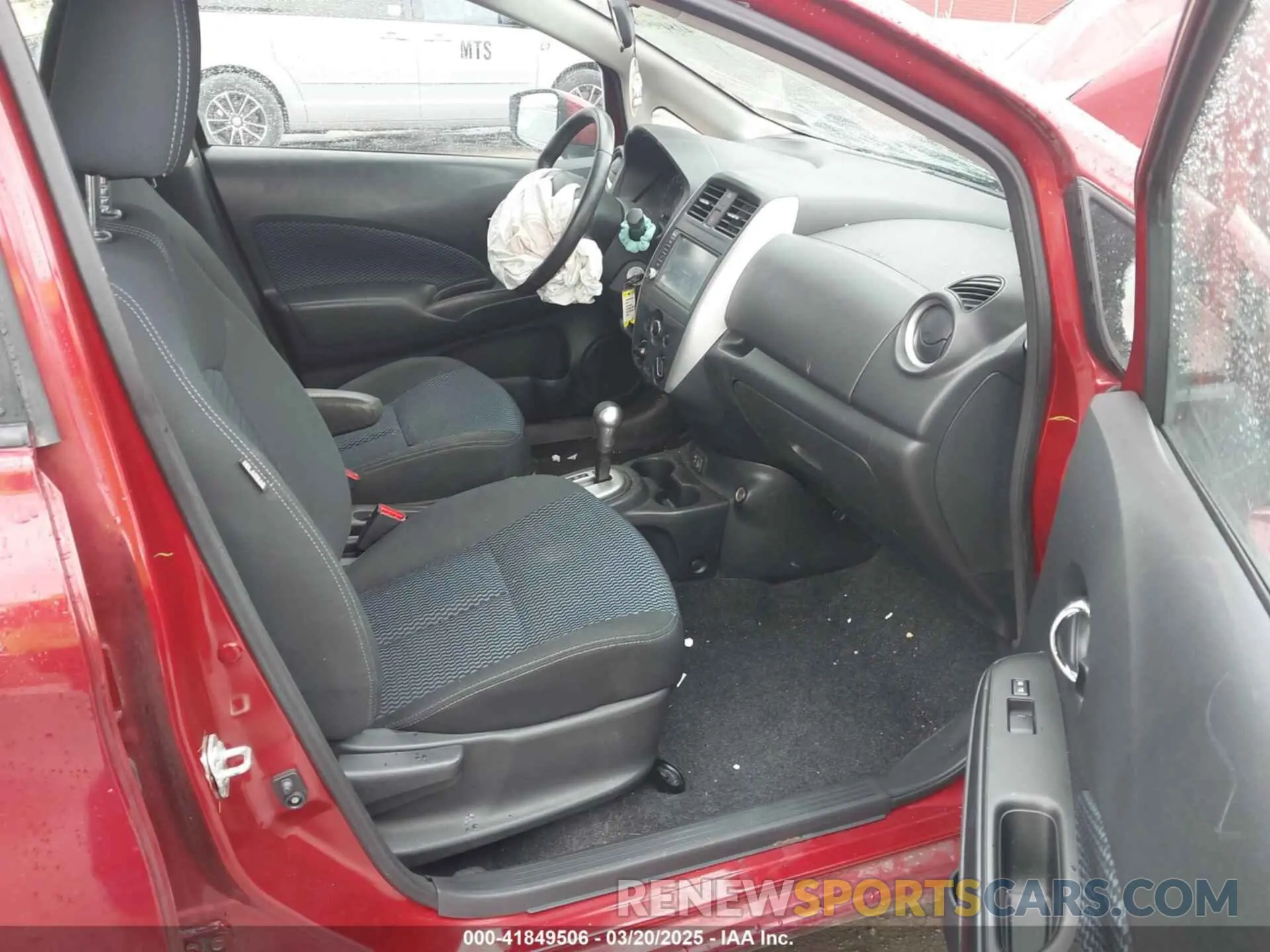 5 Photograph of a damaged car 3N1CE2CP5KL361378 NISSAN VERSA NOTE 2019