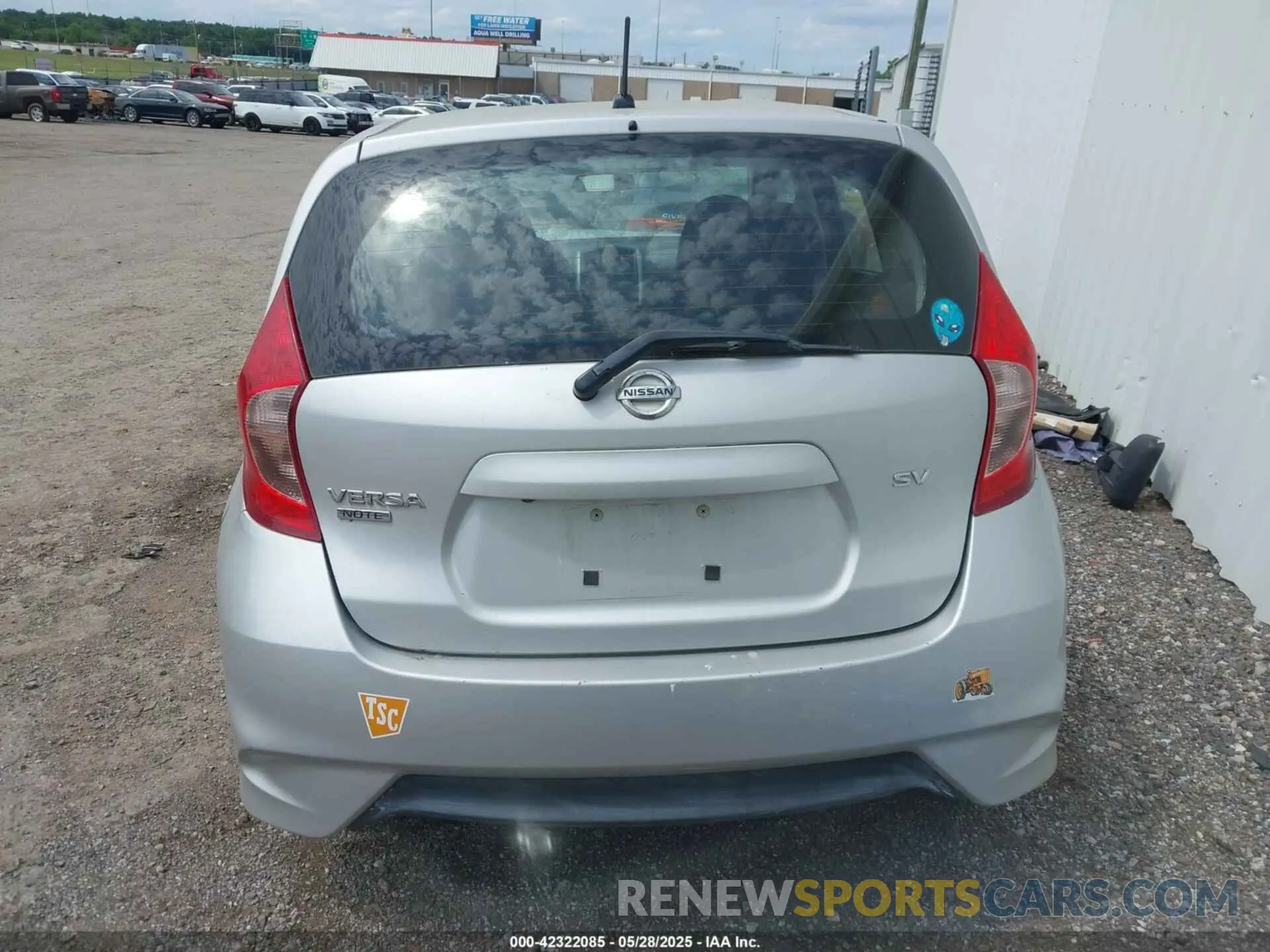 17 Photograph of a damaged car 3N1CE2CP6KL361017 NISSAN VERSA NOTE 2019