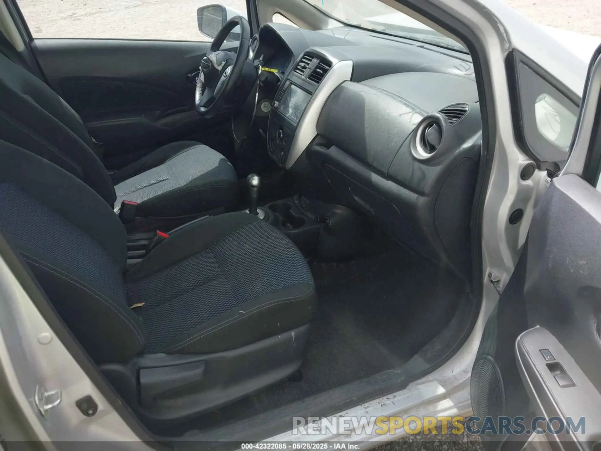 5 Photograph of a damaged car 3N1CE2CP6KL361017 NISSAN VERSA NOTE 2019