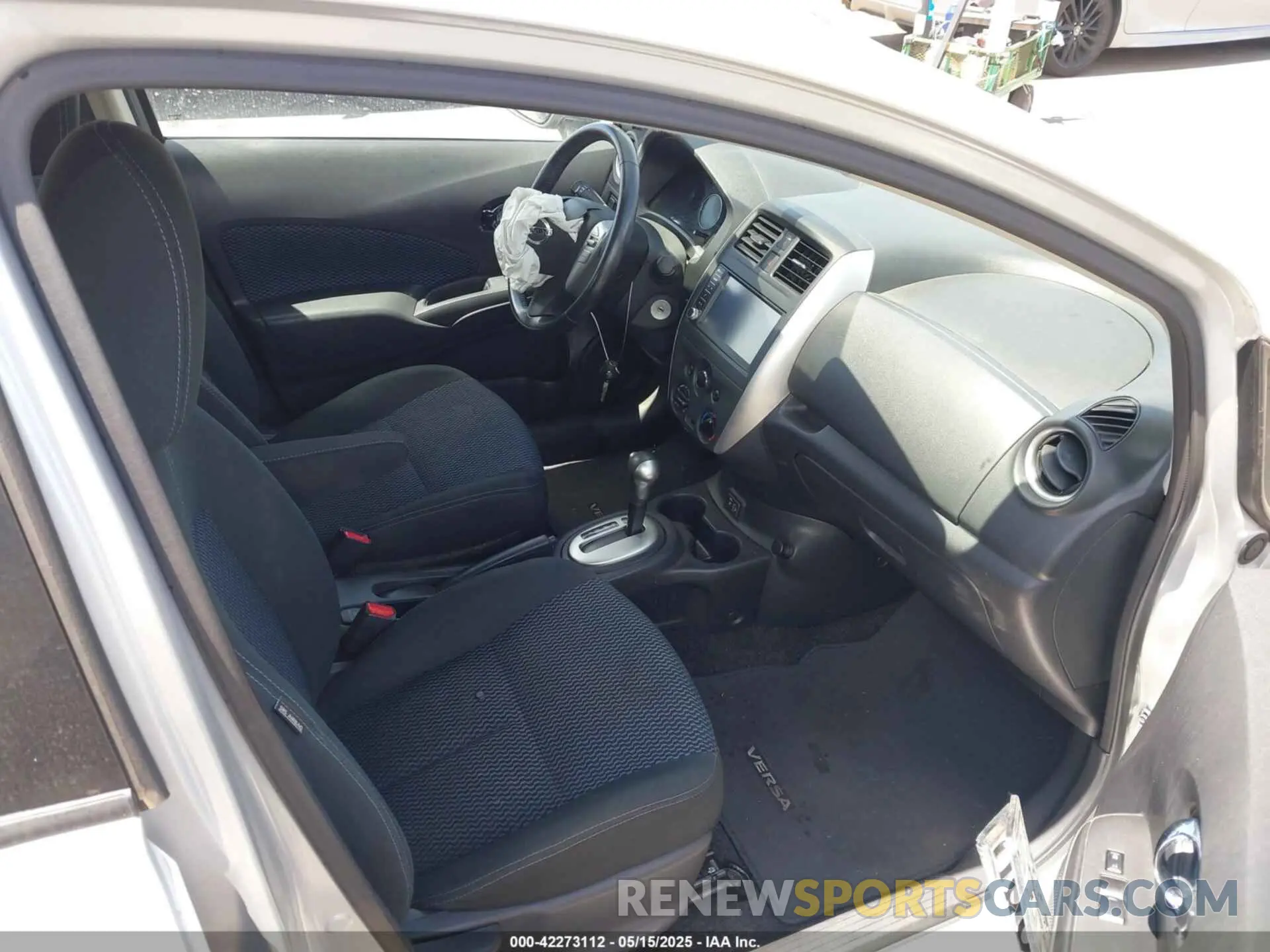 5 Photograph of a damaged car 3N1CE2CP6KL365052 NISSAN VERSA NOTE 2019