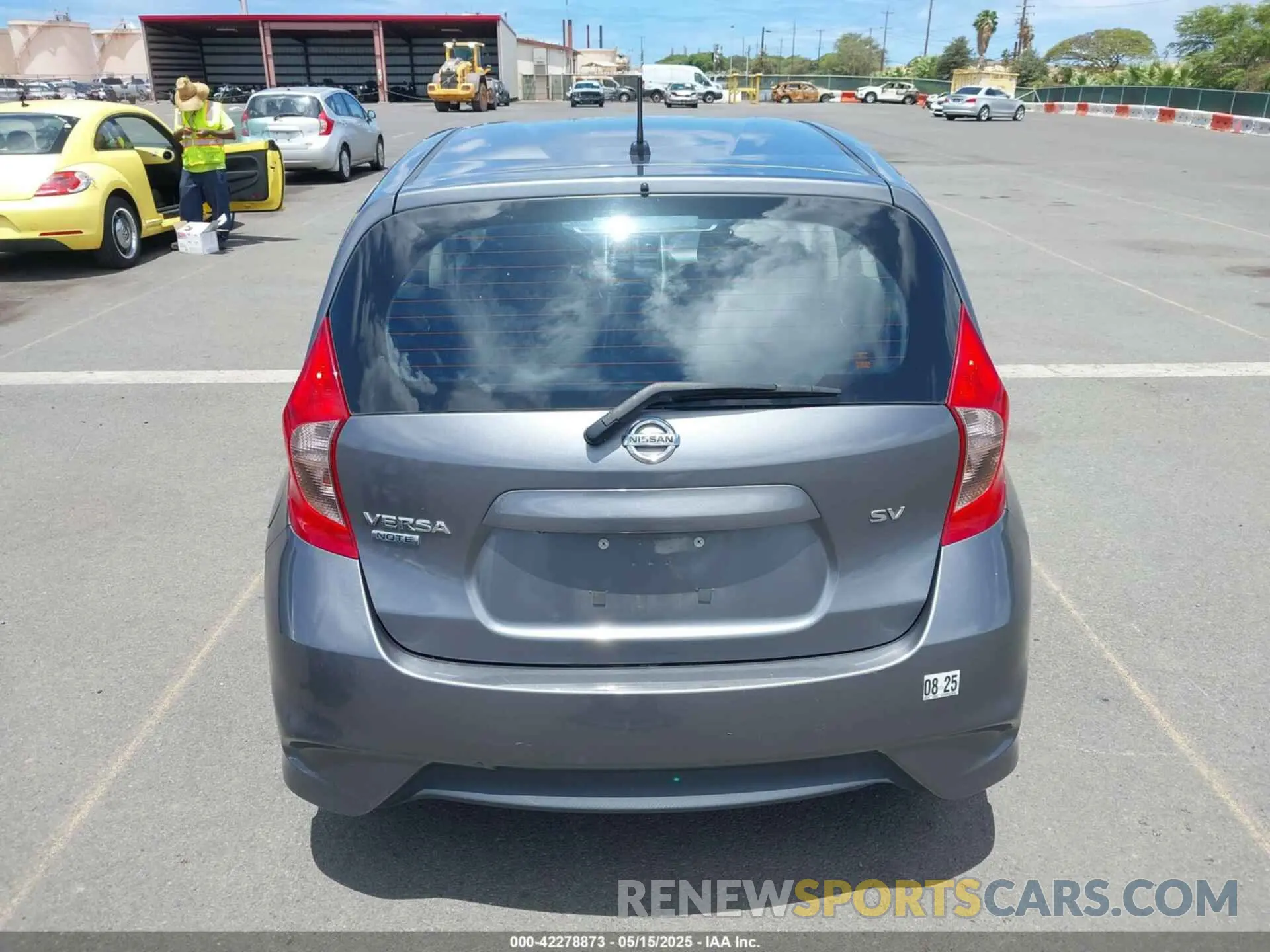 16 Photograph of a damaged car 3N1CE2CP7KL355730 NISSAN VERSA NOTE 2019