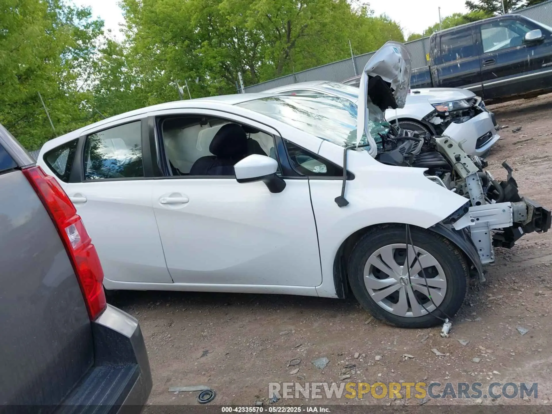 12 Photograph of a damaged car 3N1CE2CP7KL366419 NISSAN VERSA NOTE 2019
