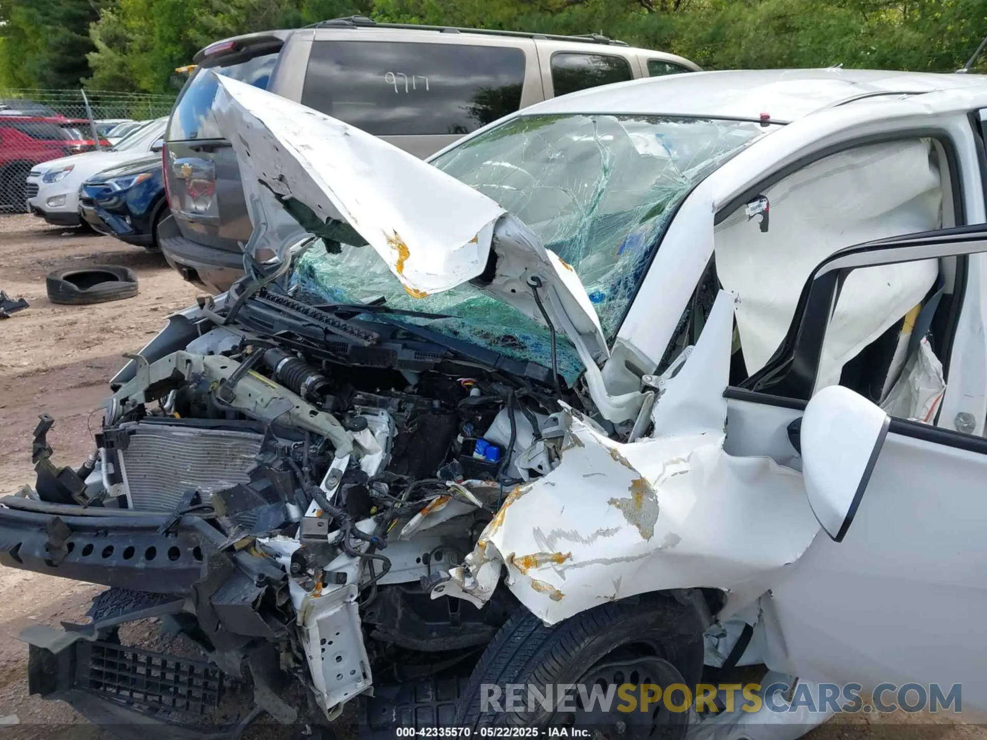 16 Photograph of a damaged car 3N1CE2CP7KL366419 NISSAN VERSA NOTE 2019