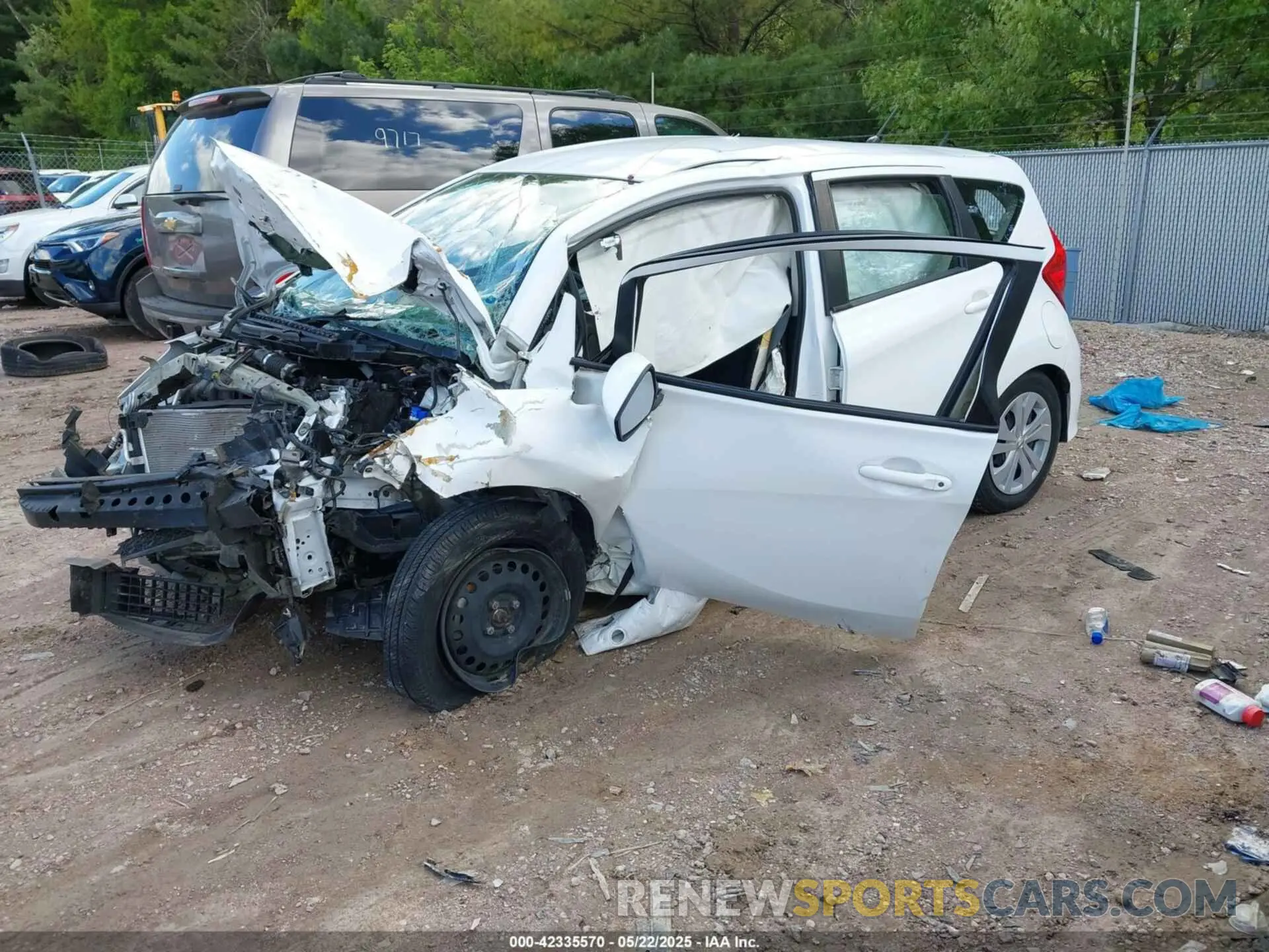 2 Photograph of a damaged car 3N1CE2CP7KL366419 NISSAN VERSA NOTE 2019
