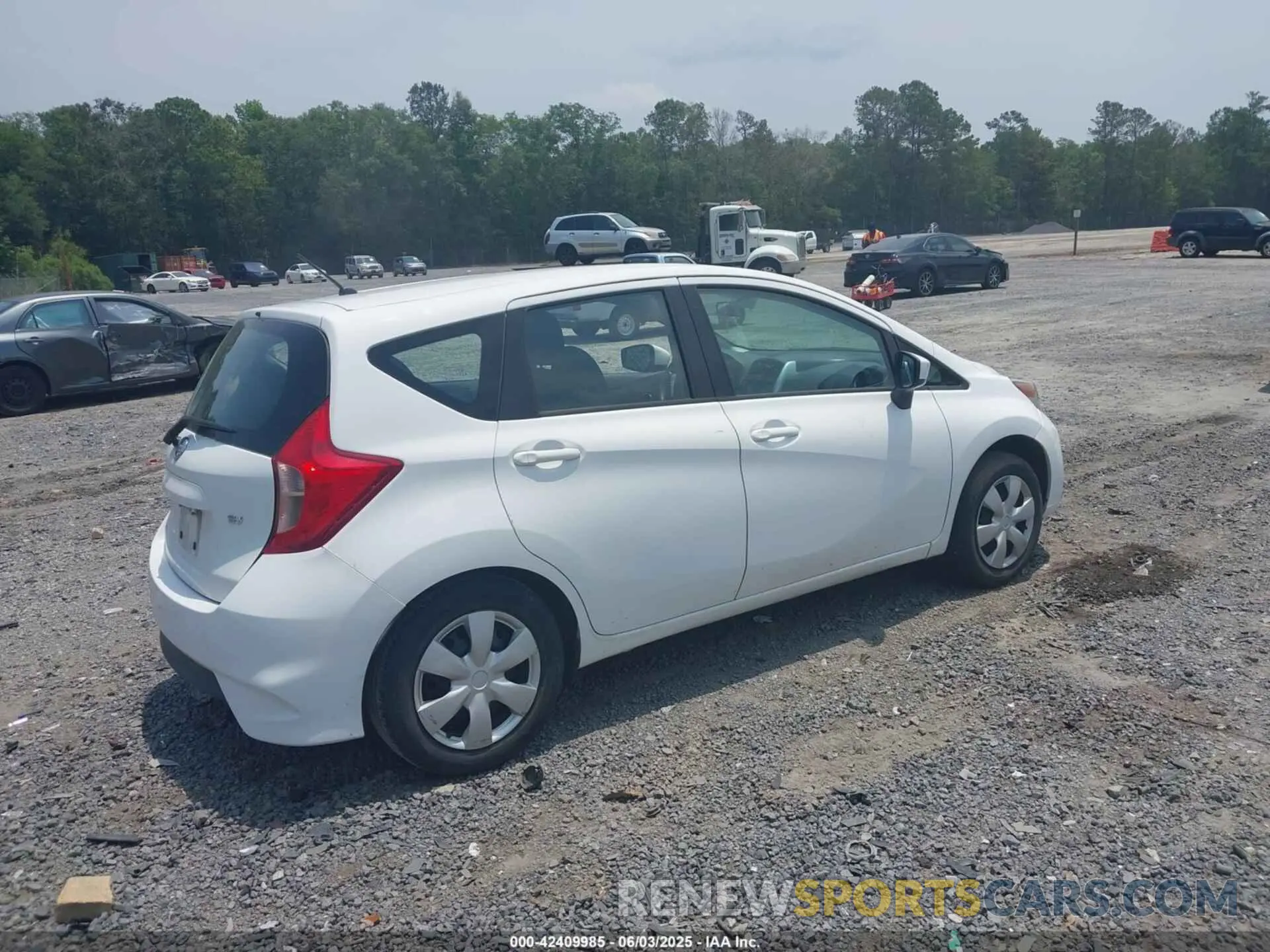4 Photograph of a damaged car 3N1CE2CP8KL362007 NISSAN VERSA NOTE 2019
