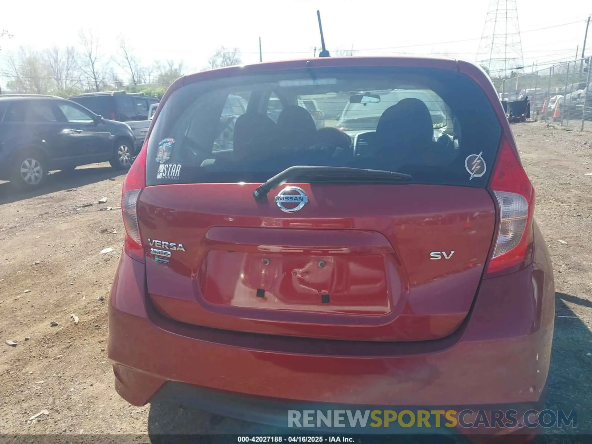 16 Photograph of a damaged car 3N1CE2CP8KL365103 NISSAN VERSA NOTE 2019