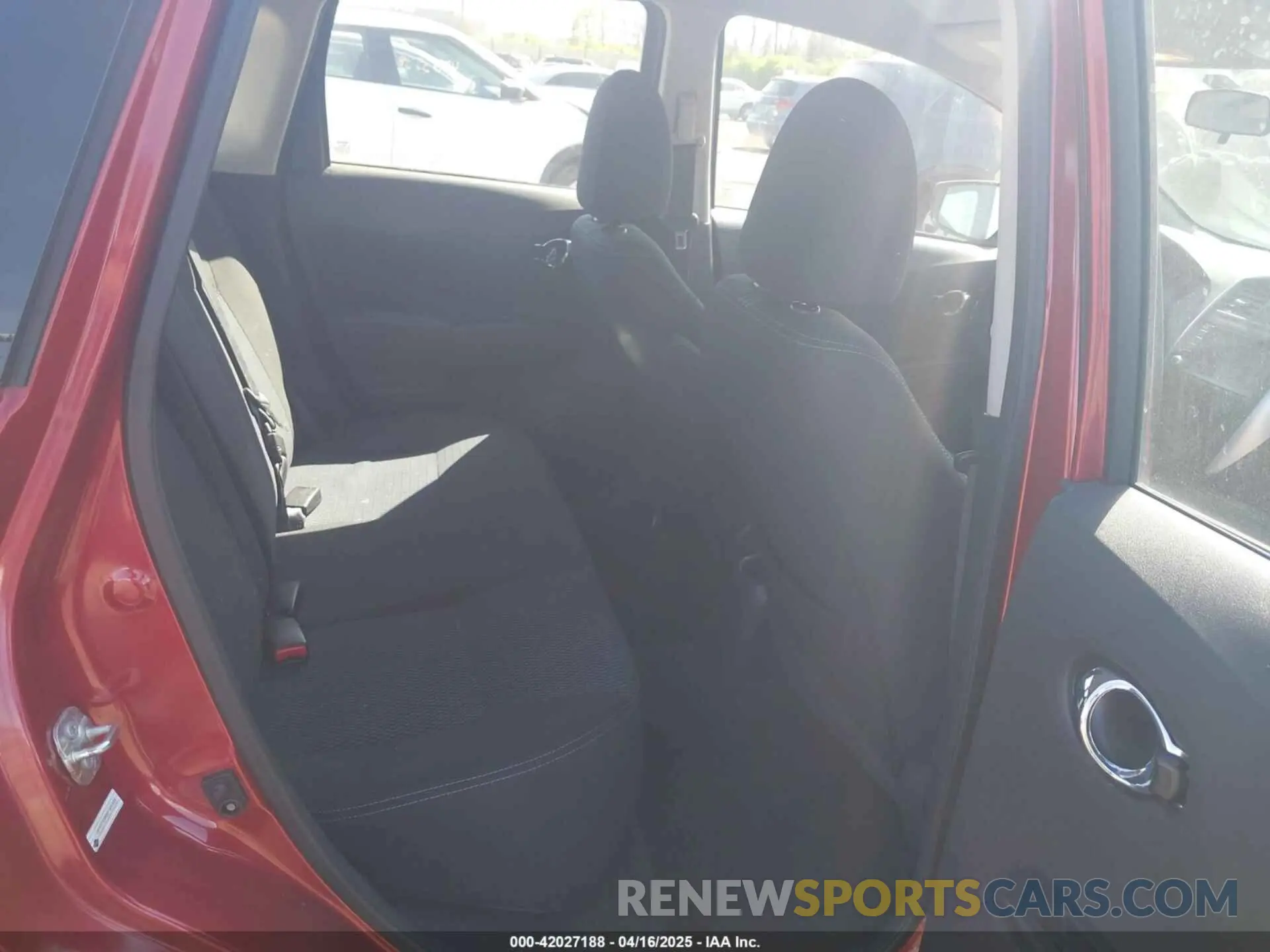 8 Photograph of a damaged car 3N1CE2CP8KL365103 NISSAN VERSA NOTE 2019