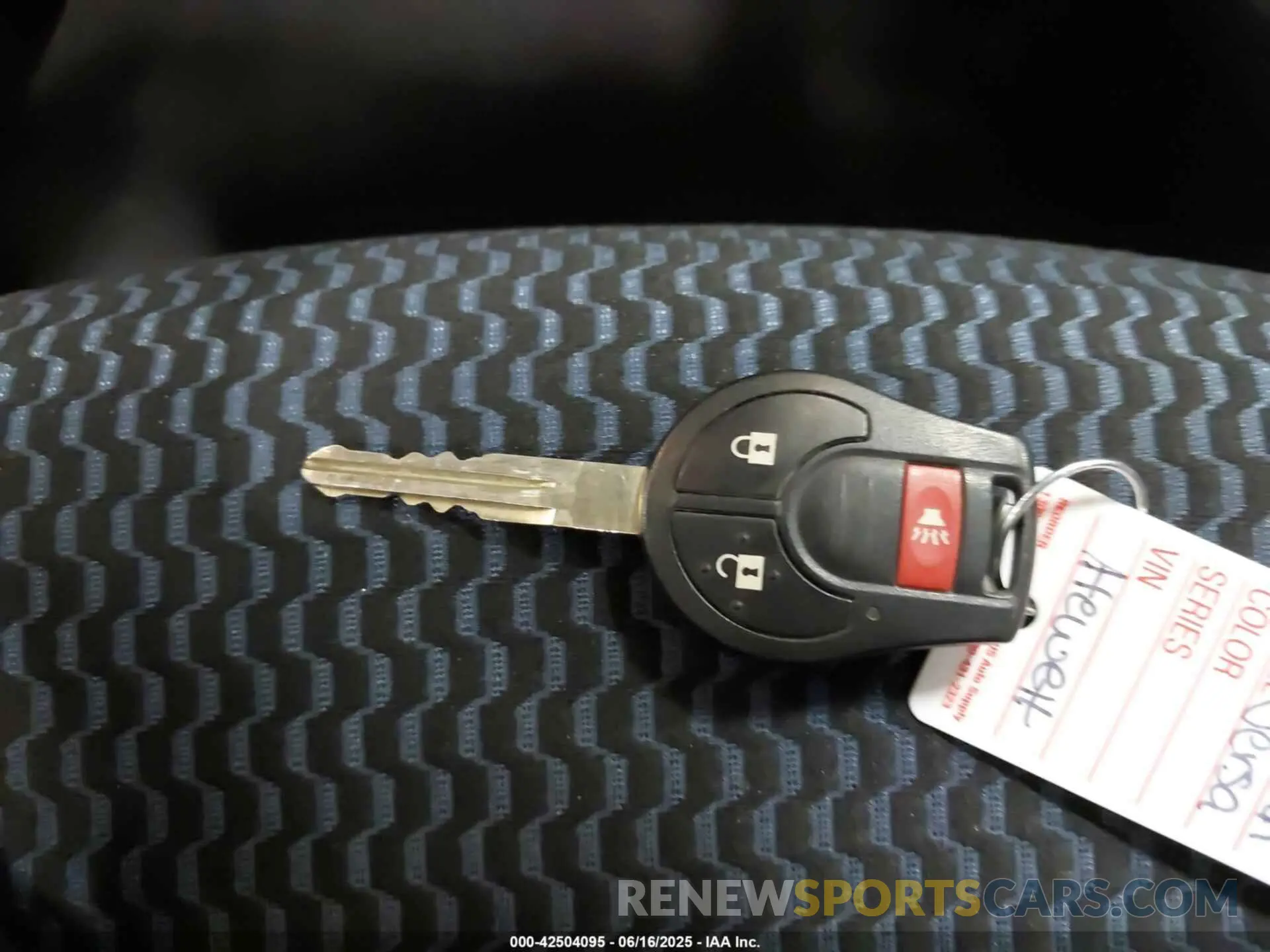 11 Photograph of a damaged car 3N1CE2CP8KL365392 NISSAN VERSA NOTE 2019