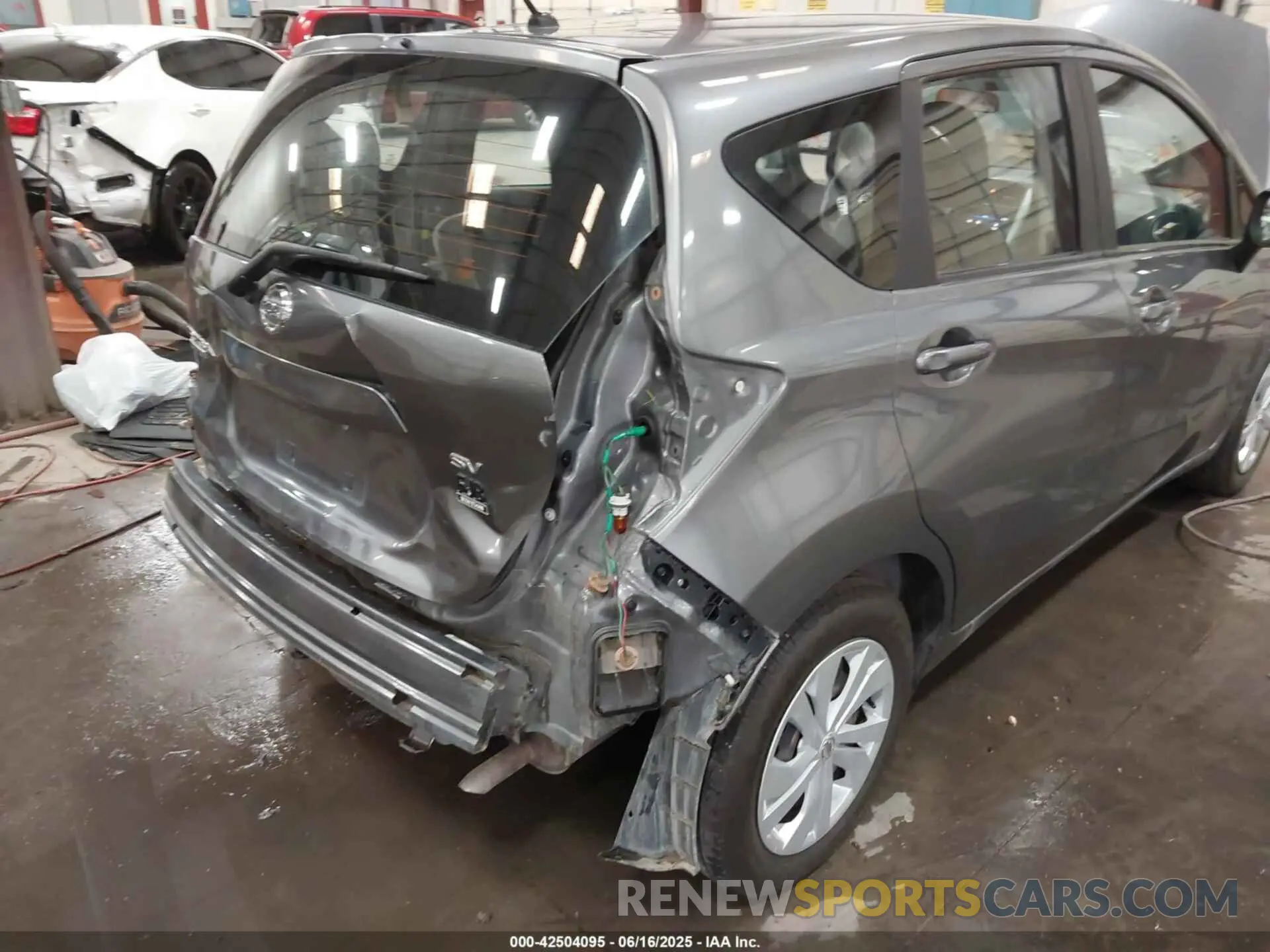 17 Photograph of a damaged car 3N1CE2CP8KL365392 NISSAN VERSA NOTE 2019