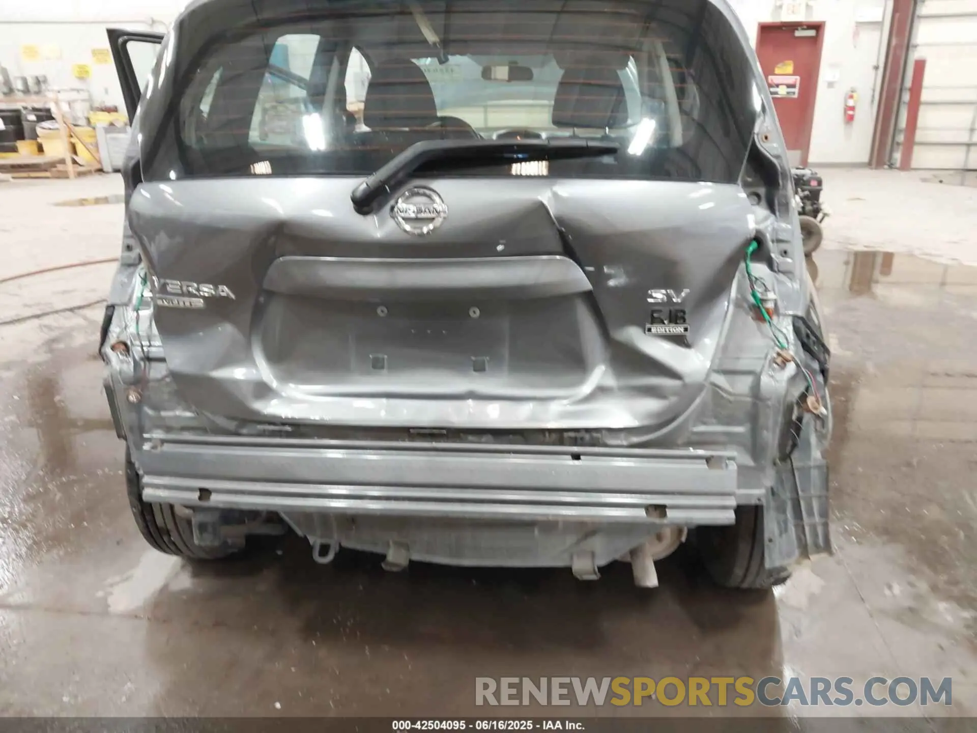 18 Photograph of a damaged car 3N1CE2CP8KL365392 NISSAN VERSA NOTE 2019