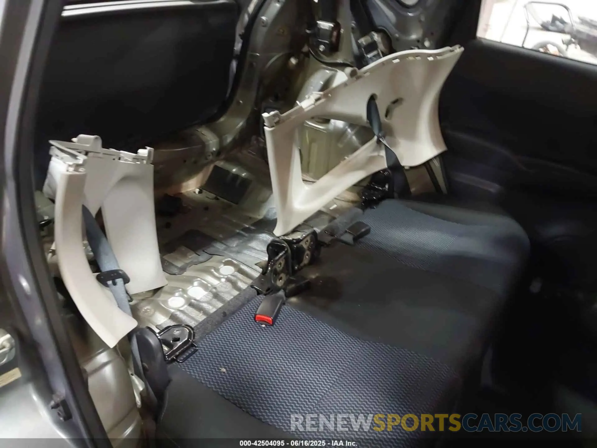 8 Photograph of a damaged car 3N1CE2CP8KL365392 NISSAN VERSA NOTE 2019