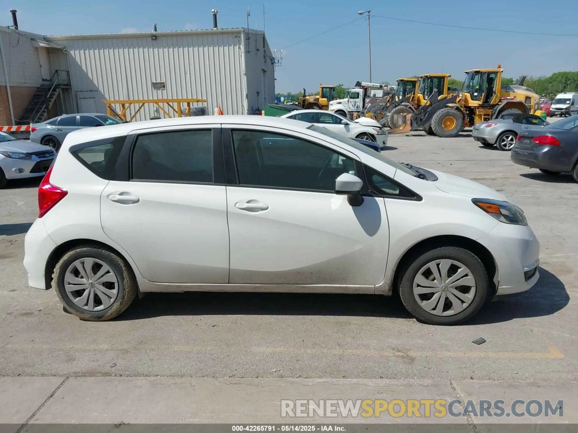 12 Photograph of a damaged car 3N1CE2CP8KL366185 NISSAN VERSA NOTE 2019