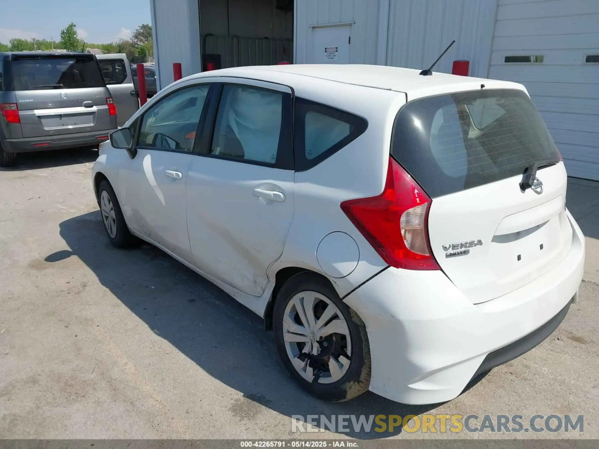 3 Photograph of a damaged car 3N1CE2CP8KL366185 NISSAN VERSA NOTE 2019