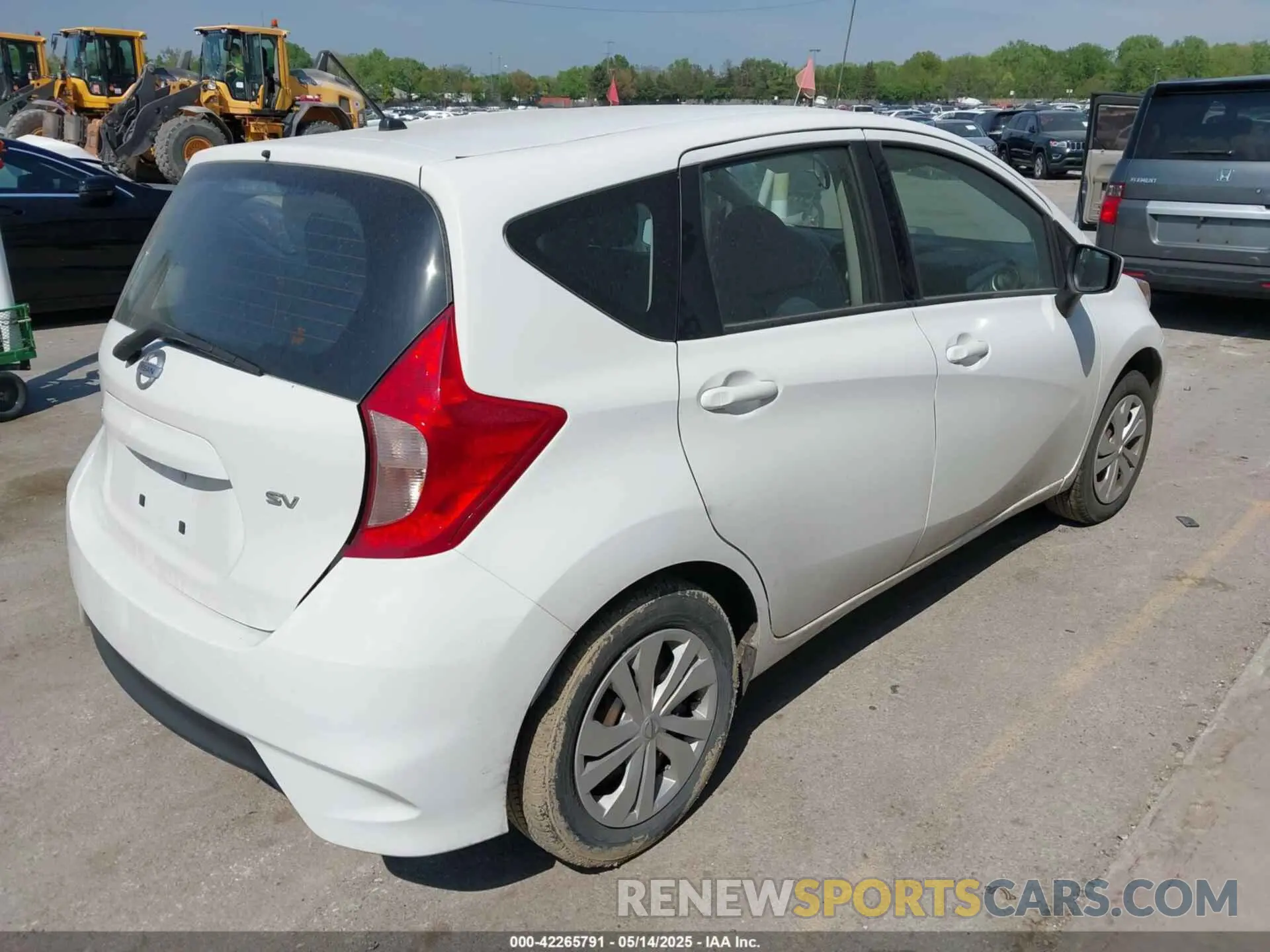 4 Photograph of a damaged car 3N1CE2CP8KL366185 NISSAN VERSA NOTE 2019