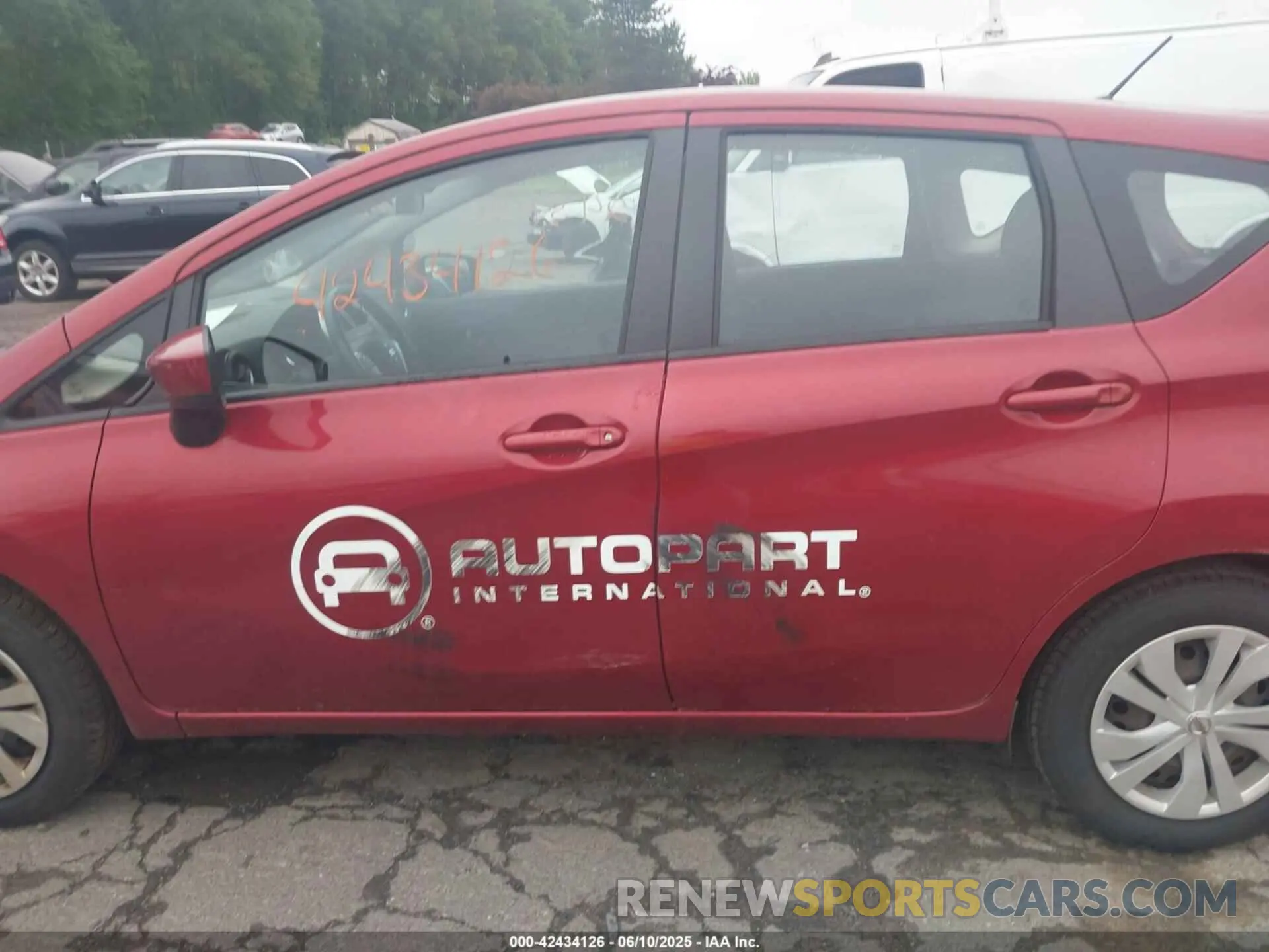 14 Photograph of a damaged car 3N1CE2CP8KL366574 NISSAN VERSA NOTE 2019