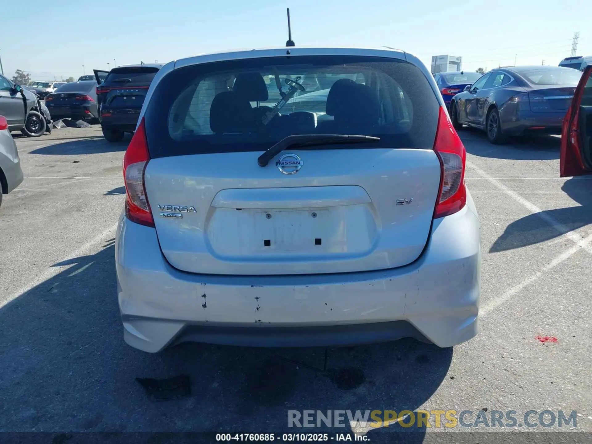 16 Photograph of a damaged car 3N1CE2CP9KL360038 NISSAN VERSA NOTE 2019