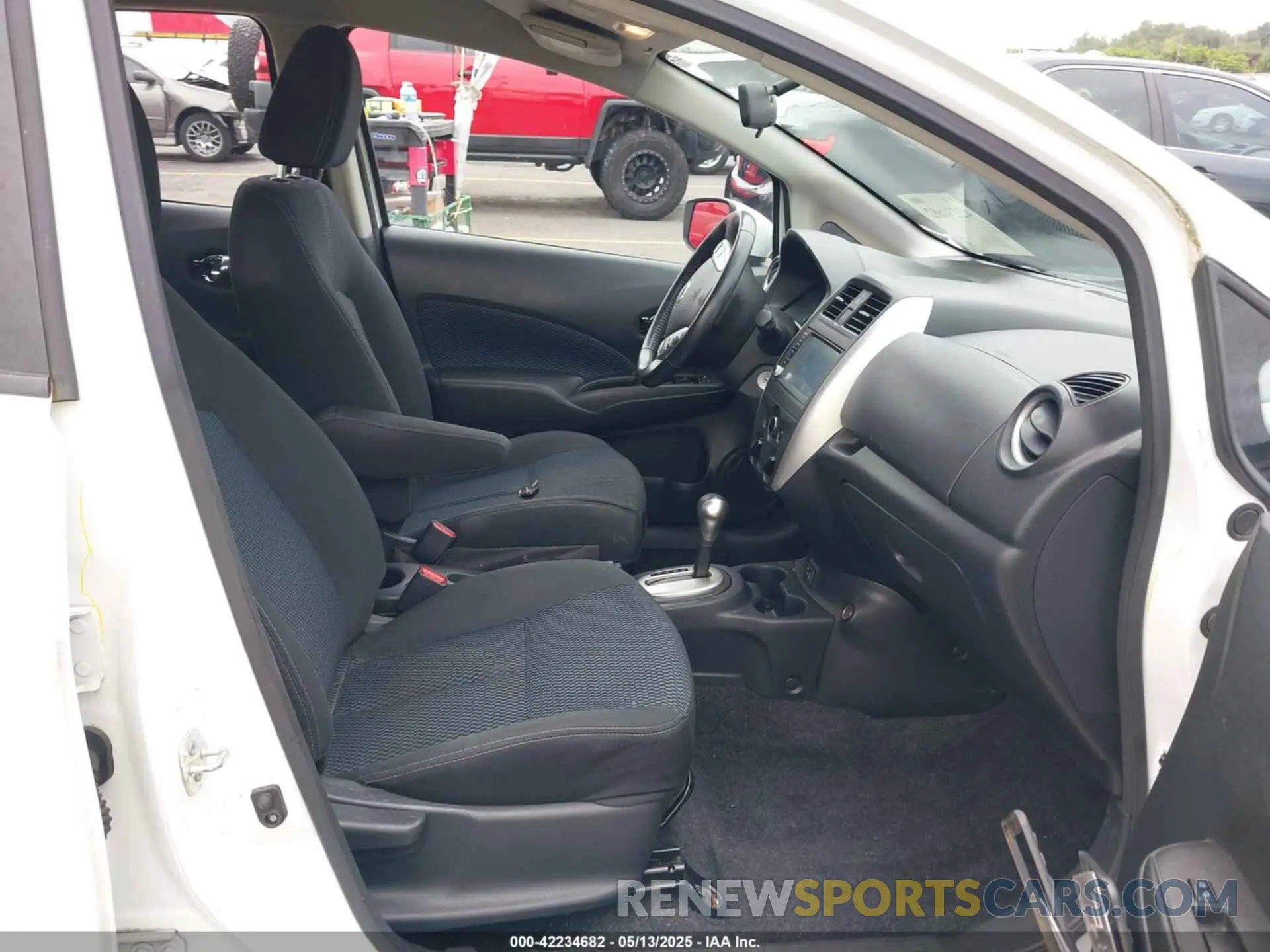 5 Photograph of a damaged car 3N1CE2CP9KL366468 NISSAN VERSA NOTE 2019