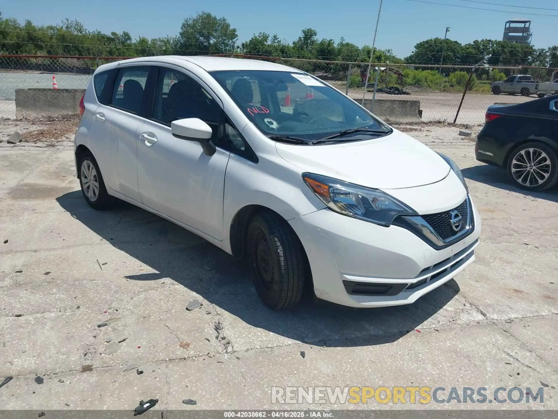 1 Photograph of a damaged car 3N1CE2CPXKL363899 NISSAN VERSA NOTE 2019