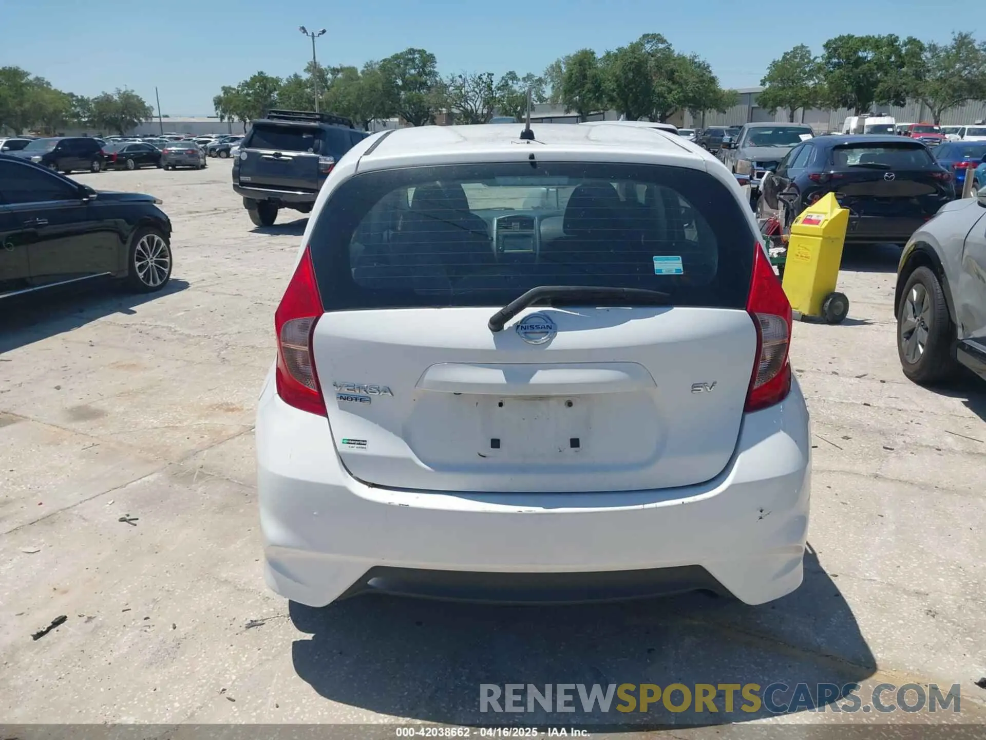 16 Photograph of a damaged car 3N1CE2CPXKL363899 NISSAN VERSA NOTE 2019