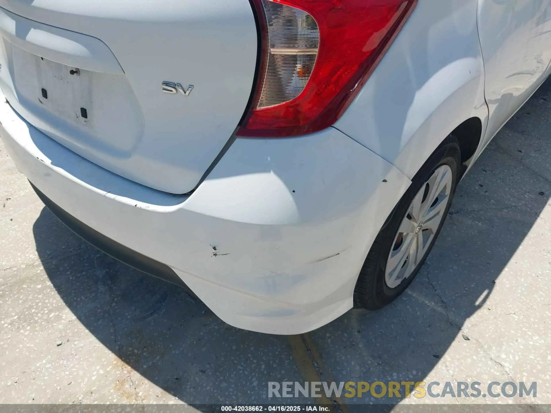 17 Photograph of a damaged car 3N1CE2CPXKL363899 NISSAN VERSA NOTE 2019