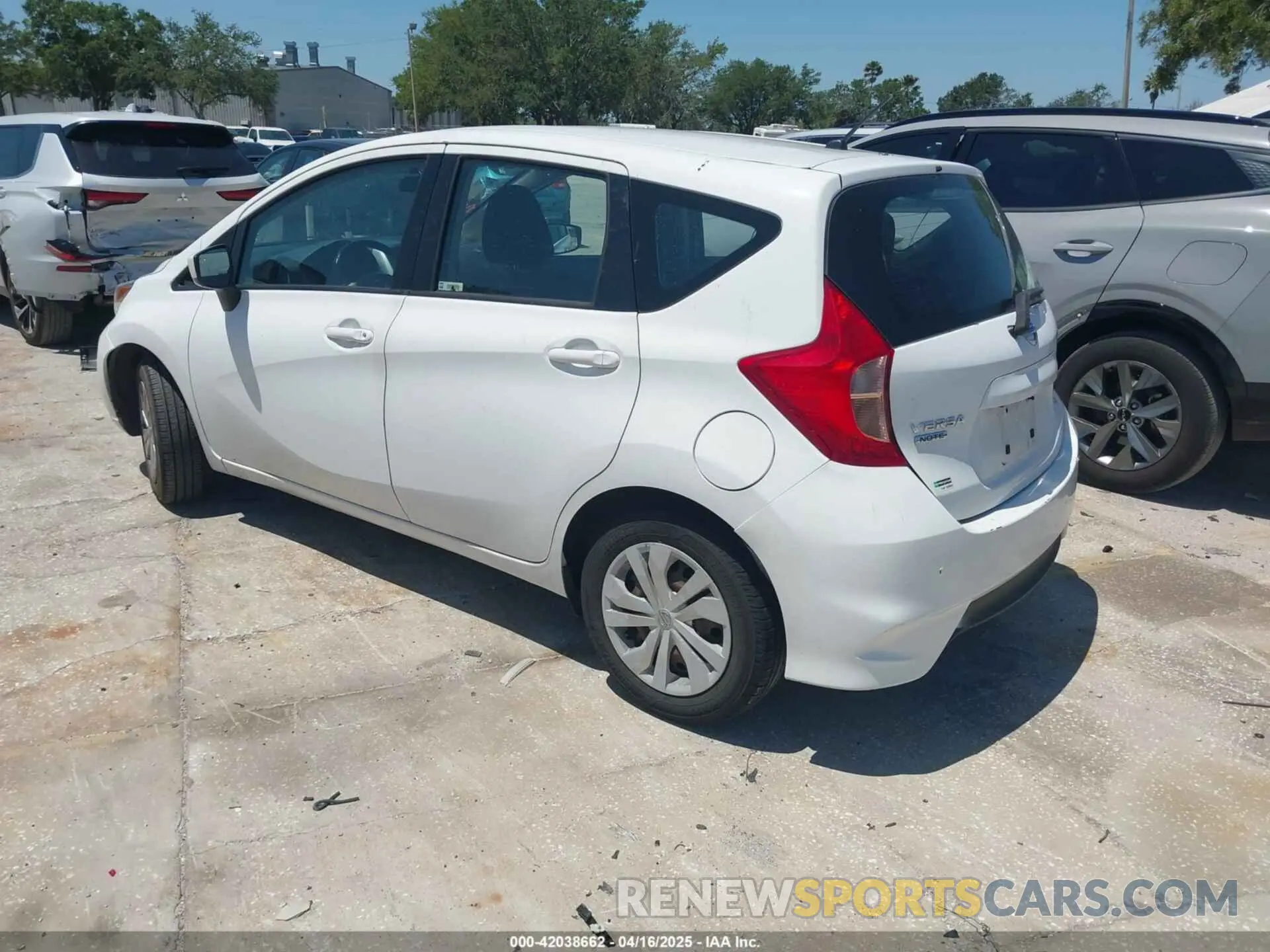 3 Photograph of a damaged car 3N1CE2CPXKL363899 NISSAN VERSA NOTE 2019