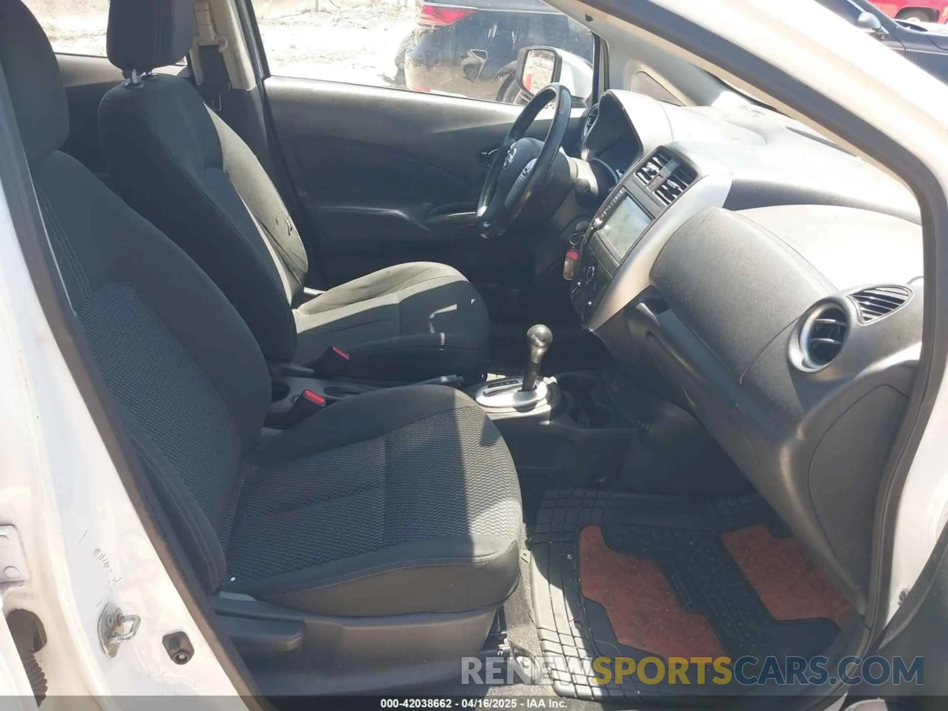 5 Photograph of a damaged car 3N1CE2CPXKL363899 NISSAN VERSA NOTE 2019
