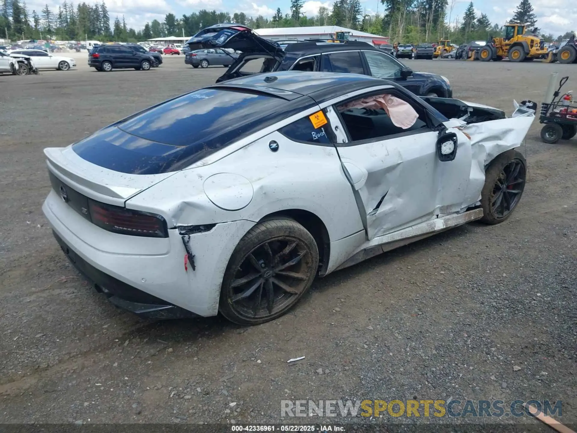 4 Photograph of a damaged car JN1BZ4BH2PM312173 NISSAN Z 2023