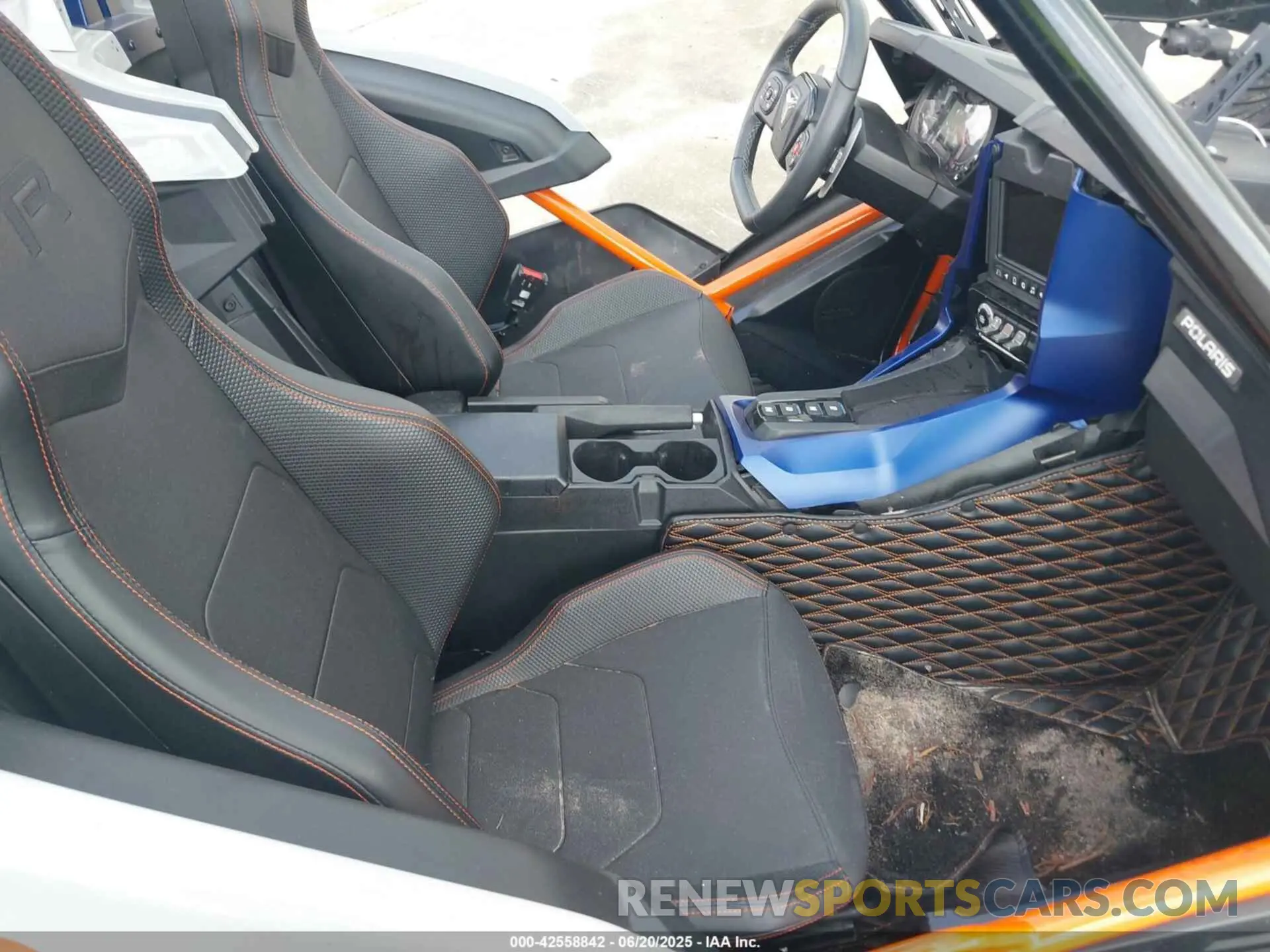 5 Photograph of a damaged car 57XAARHB7N8150036 POLARIS SLINGSHOT 2022