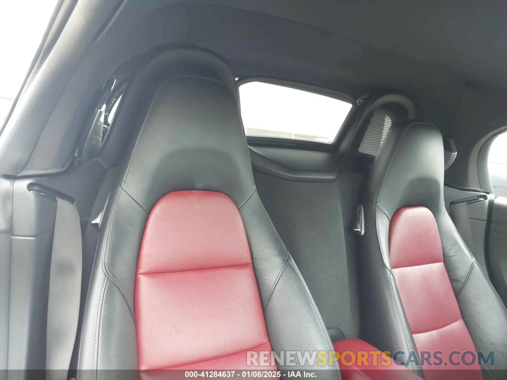 8 Photograph of a damaged car WP0CA2A84KS210215 PORSCHE 718 BOXSTER 2019