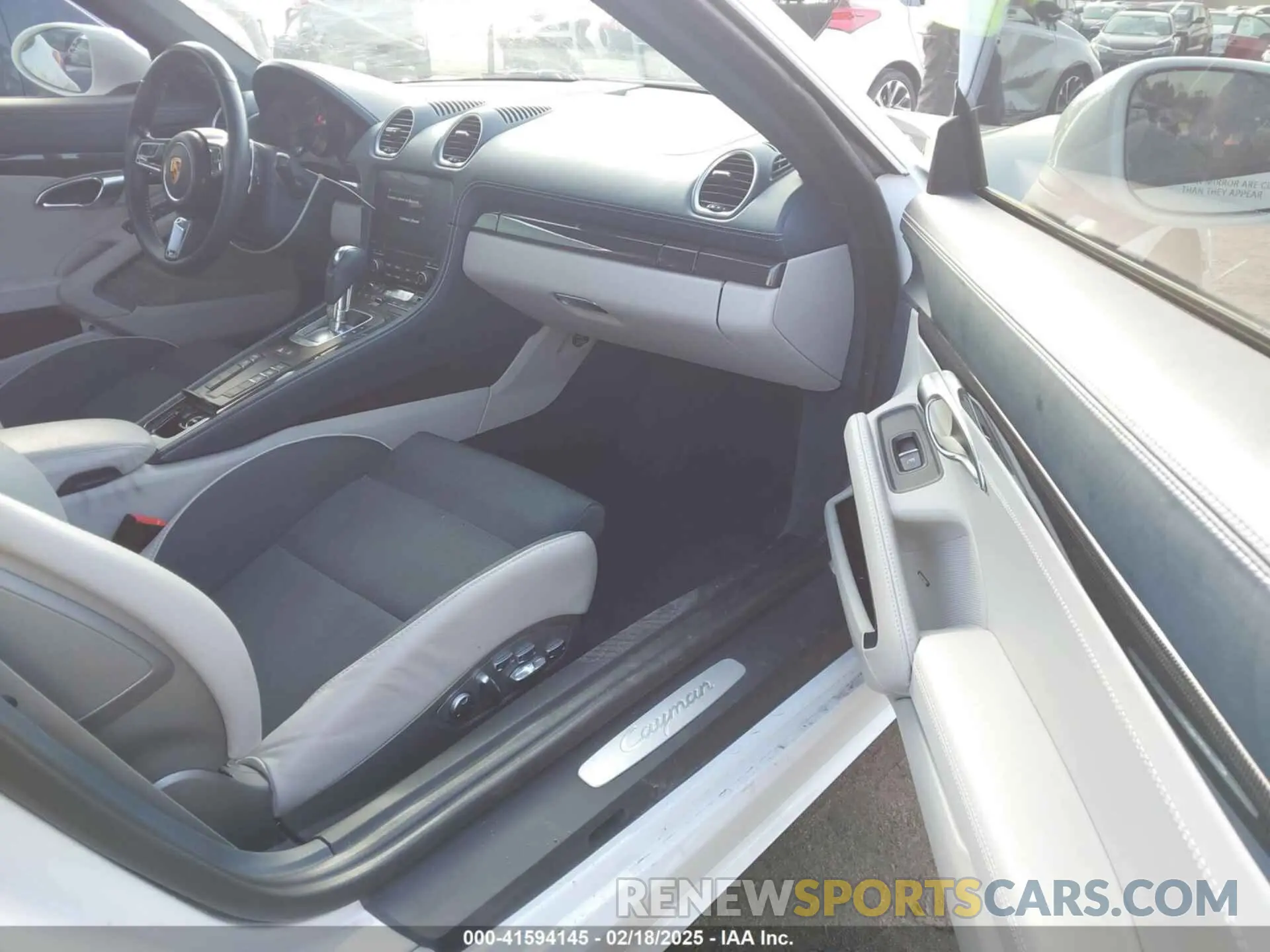 5 Photograph of a damaged car WP0AA2A81KS260125 PORSCHE 718 CAYMAN 2019