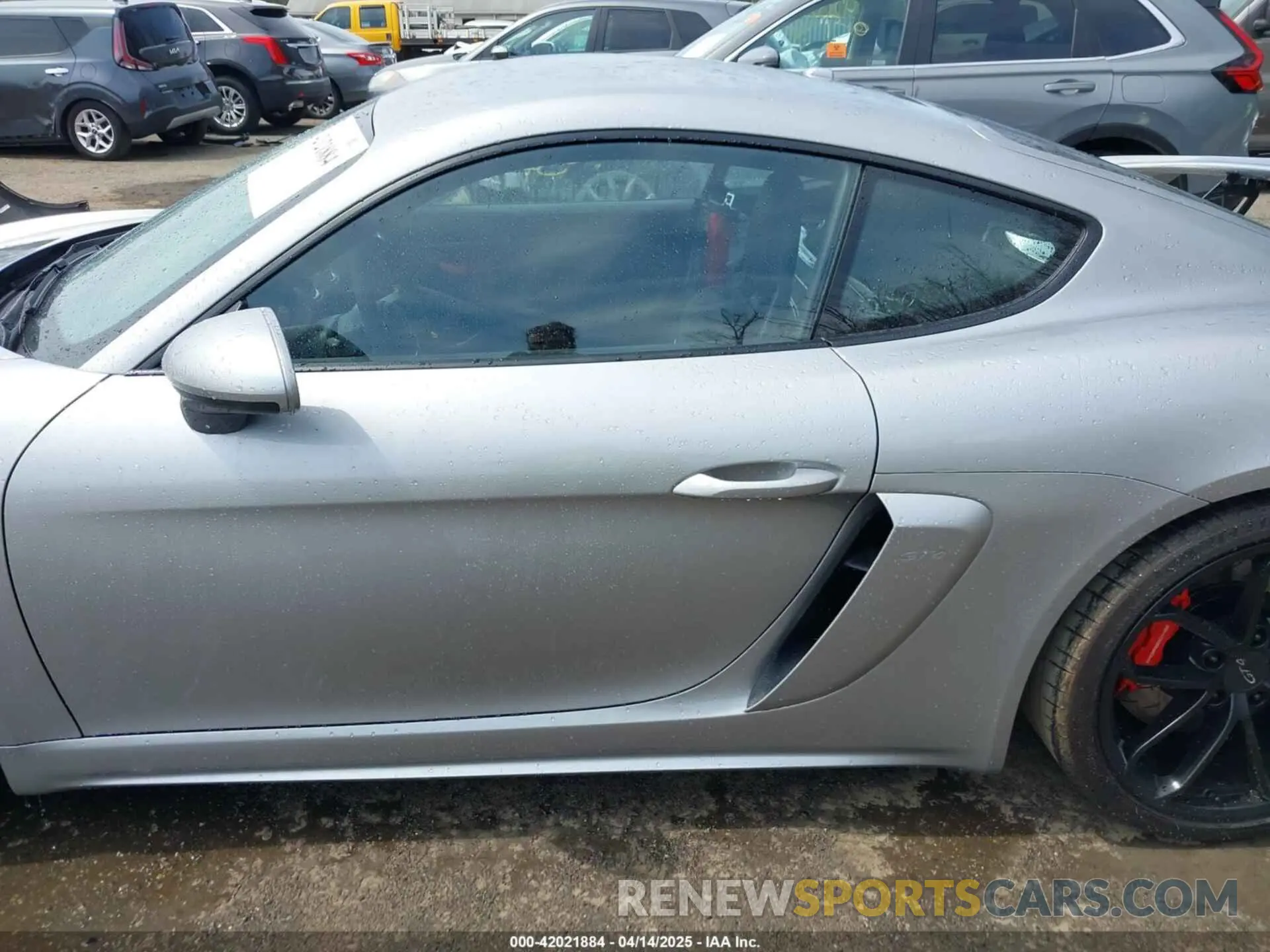14 Photograph of a damaged car WP0AC2A82LK289130 PORSCHE 718 CAYMAN 2020