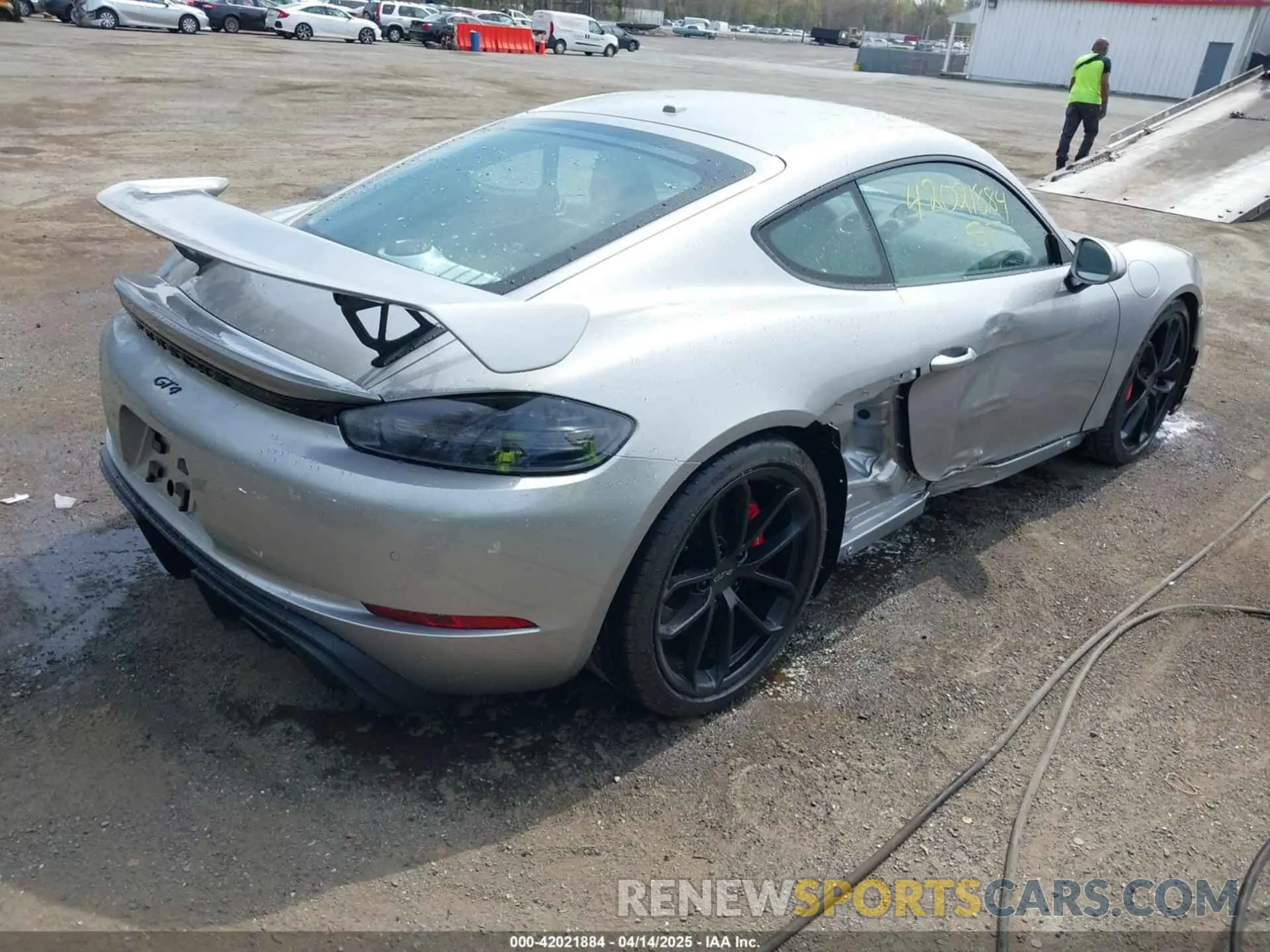 4 Photograph of a damaged car WP0AC2A82LK289130 PORSCHE 718 CAYMAN 2020