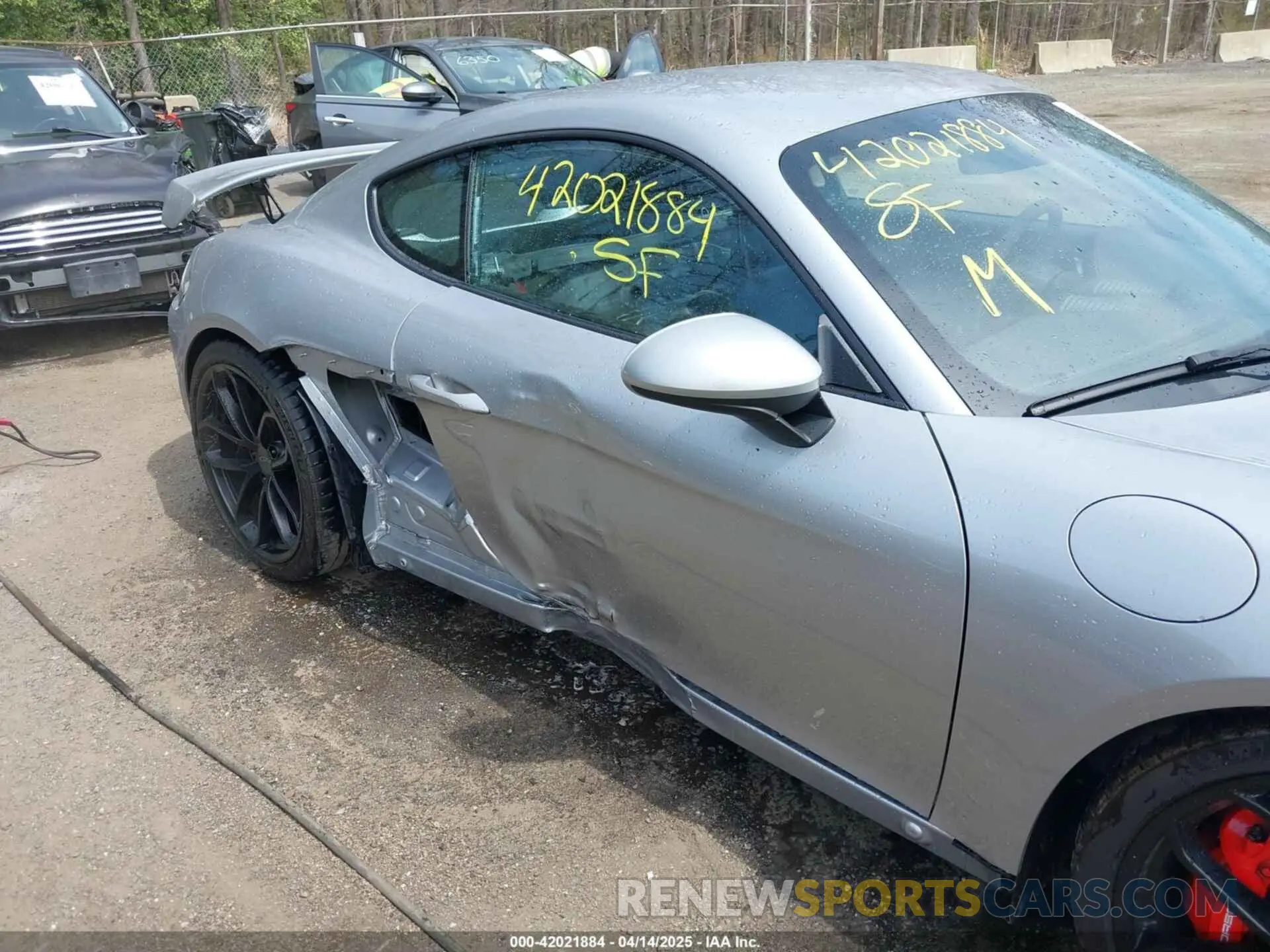 6 Photograph of a damaged car WP0AC2A82LK289130 PORSCHE 718 CAYMAN 2020