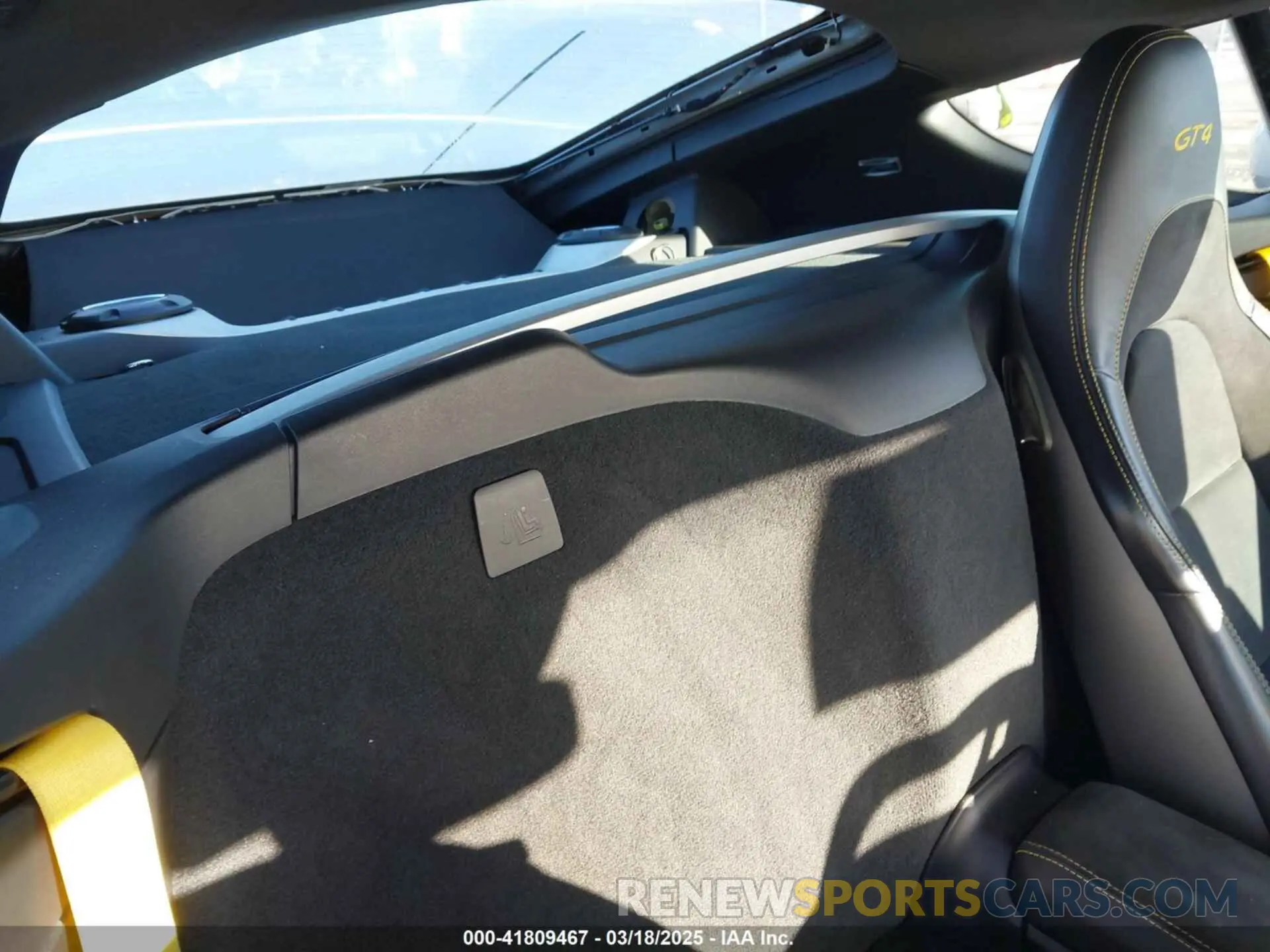 8 Photograph of a damaged car WP0AC2A82NS275201 PORSCHE 718 CAYMAN 2022