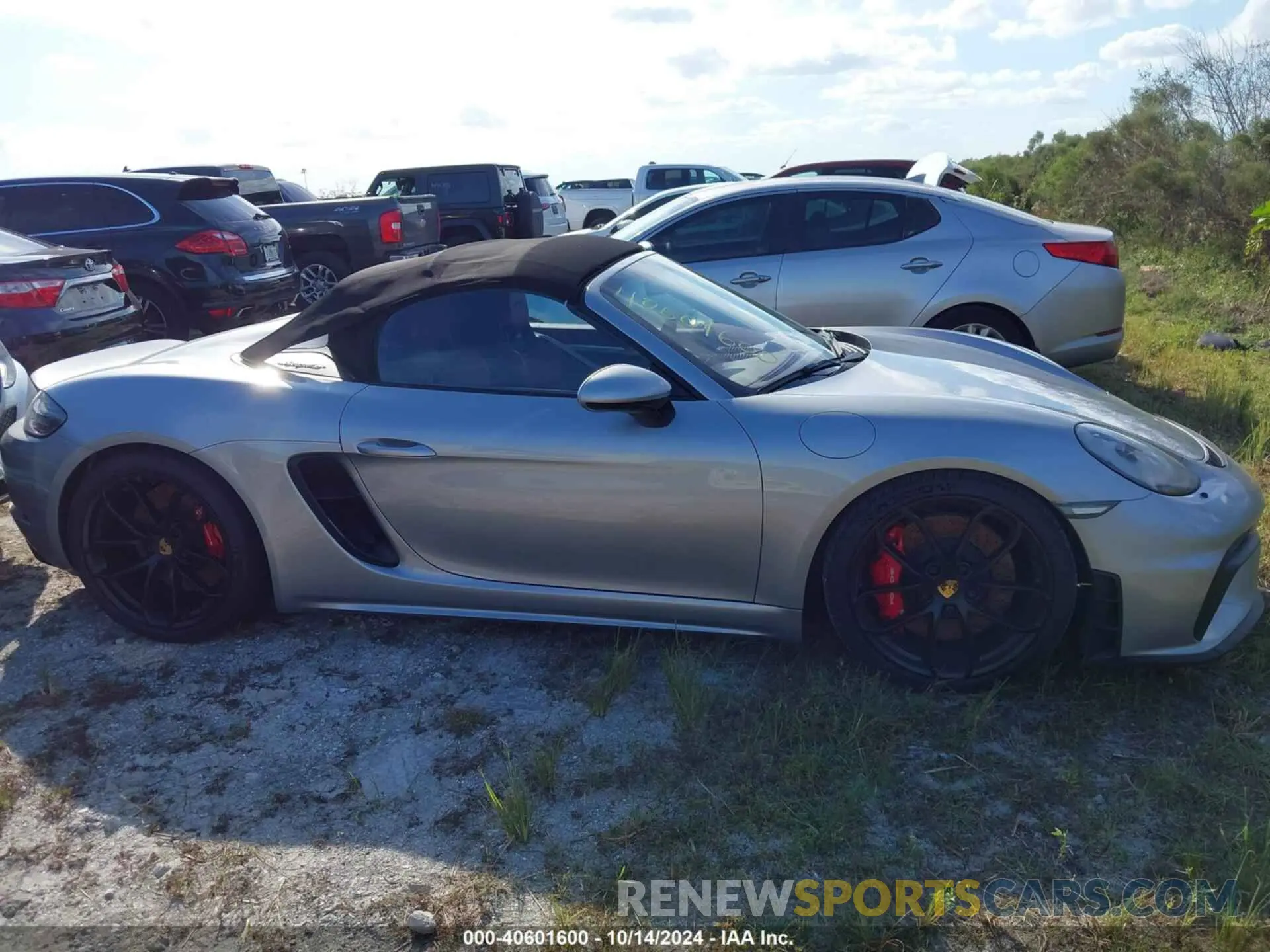 13 Photograph of a damaged car WP0CC2A86MS240197 PORSCHE 718 SPYDER 2021