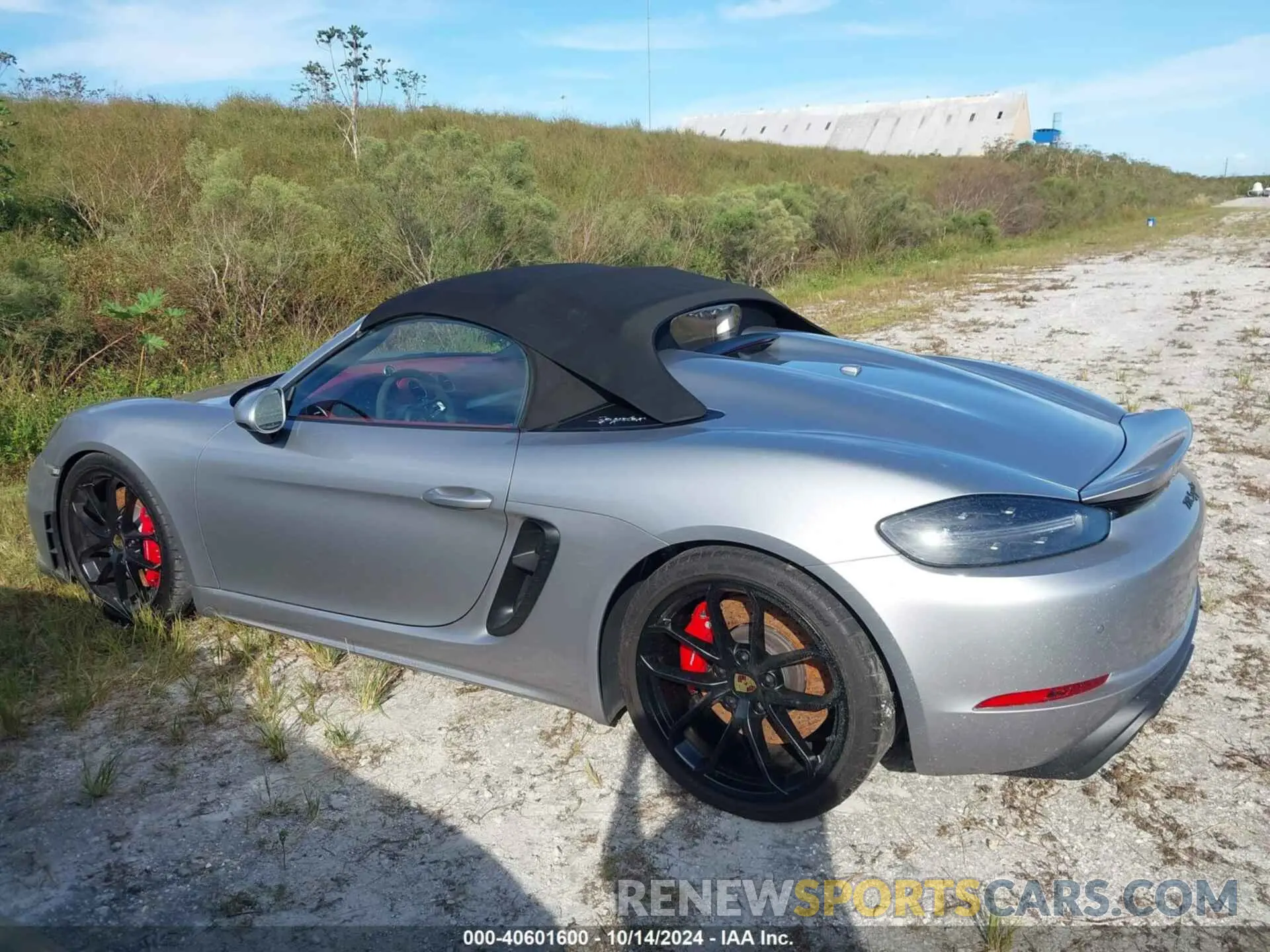 14 Photograph of a damaged car WP0CC2A86MS240197 PORSCHE 718 SPYDER 2021