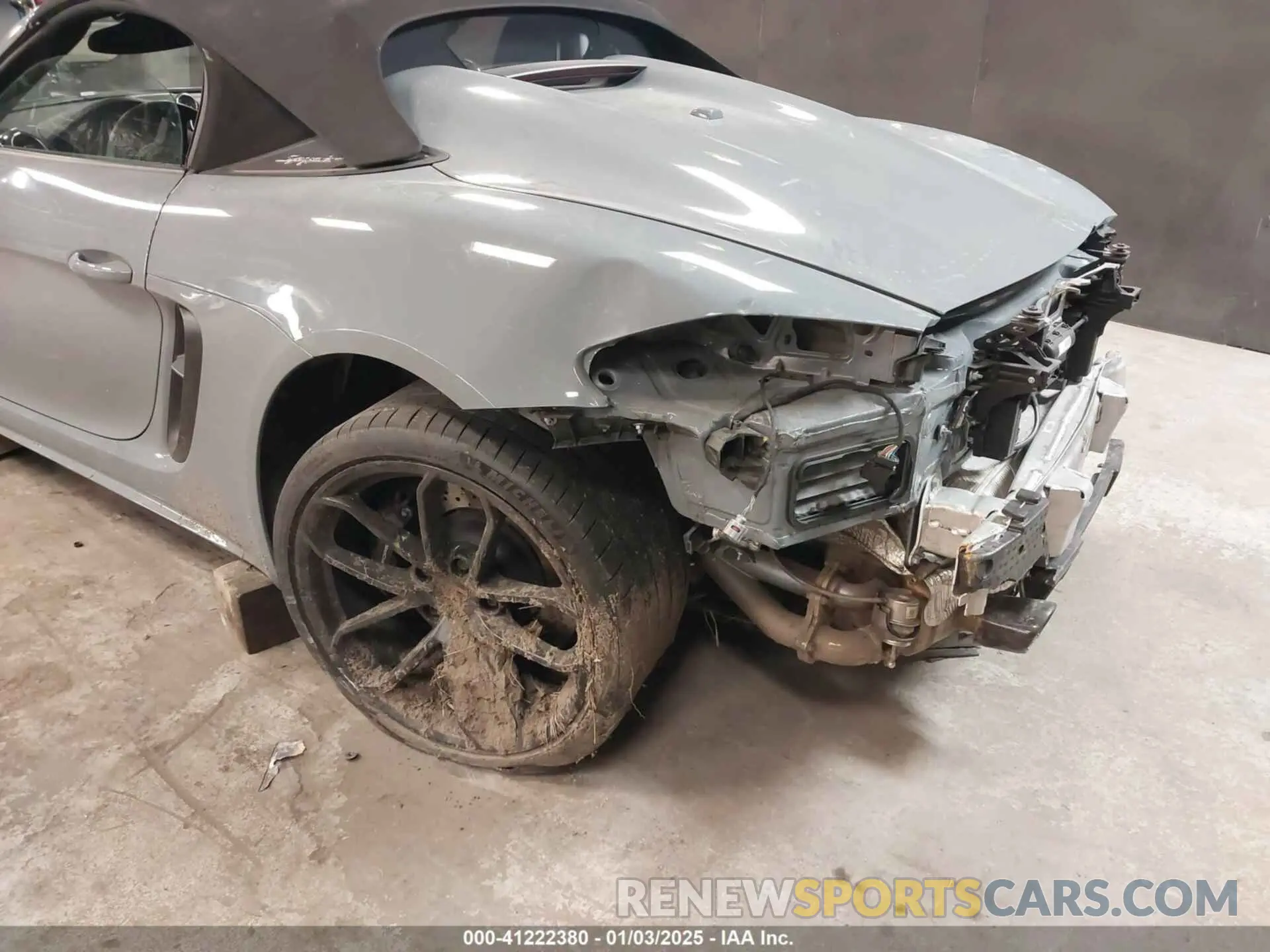 18 Photograph of a damaged car WP0CC2A83PS222034 PORSCHE 718 SPYDER 2023