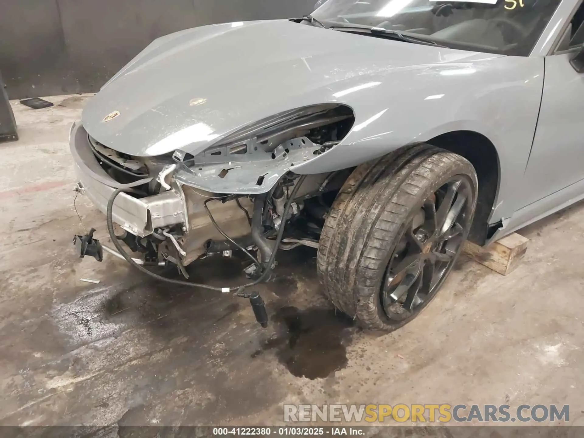 19 Photograph of a damaged car WP0CC2A83PS222034 PORSCHE 718 SPYDER 2023