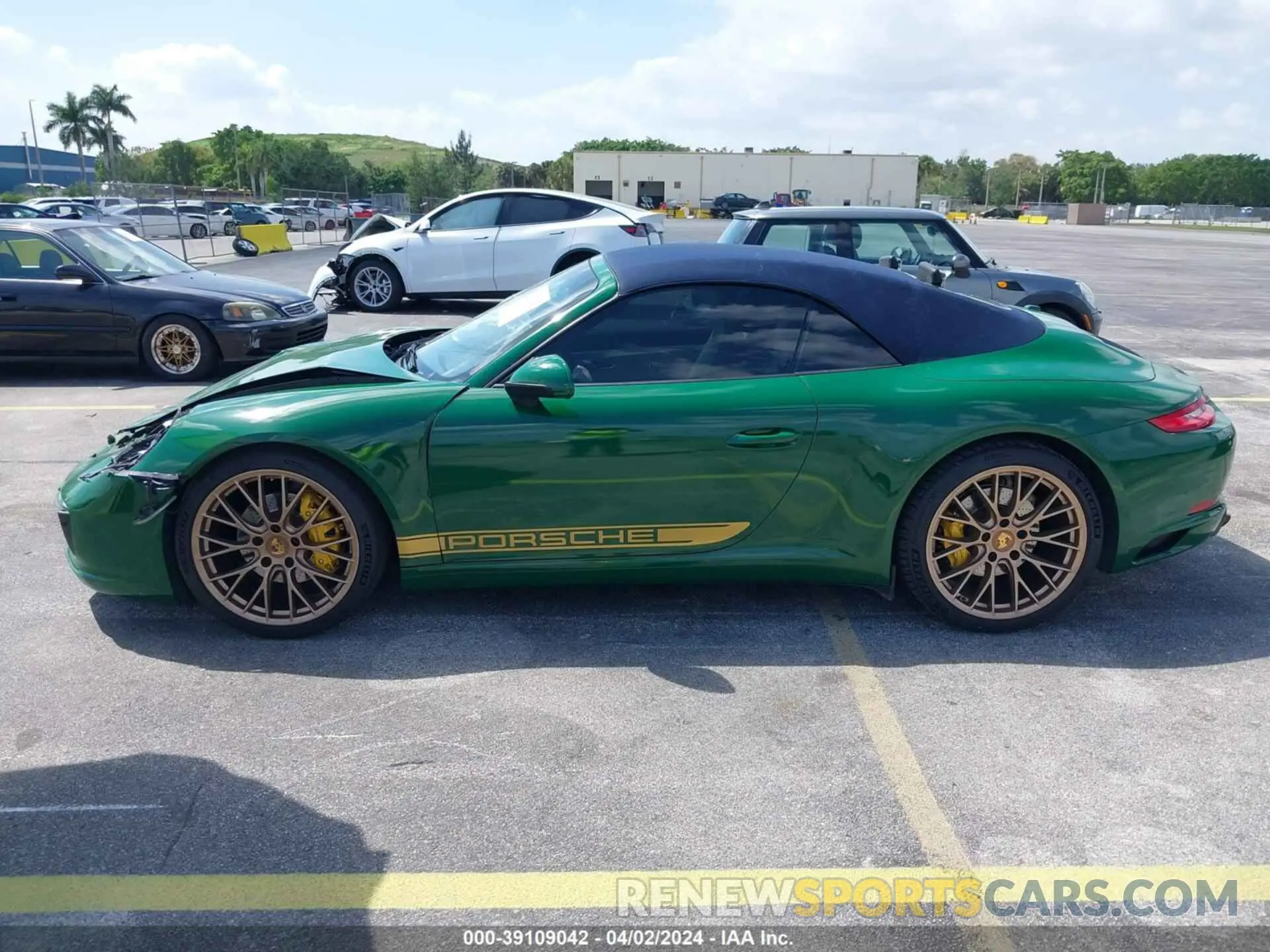 14 Photograph of a damaged car WP0CA2A94HS142371 PORSCHE 911 2017