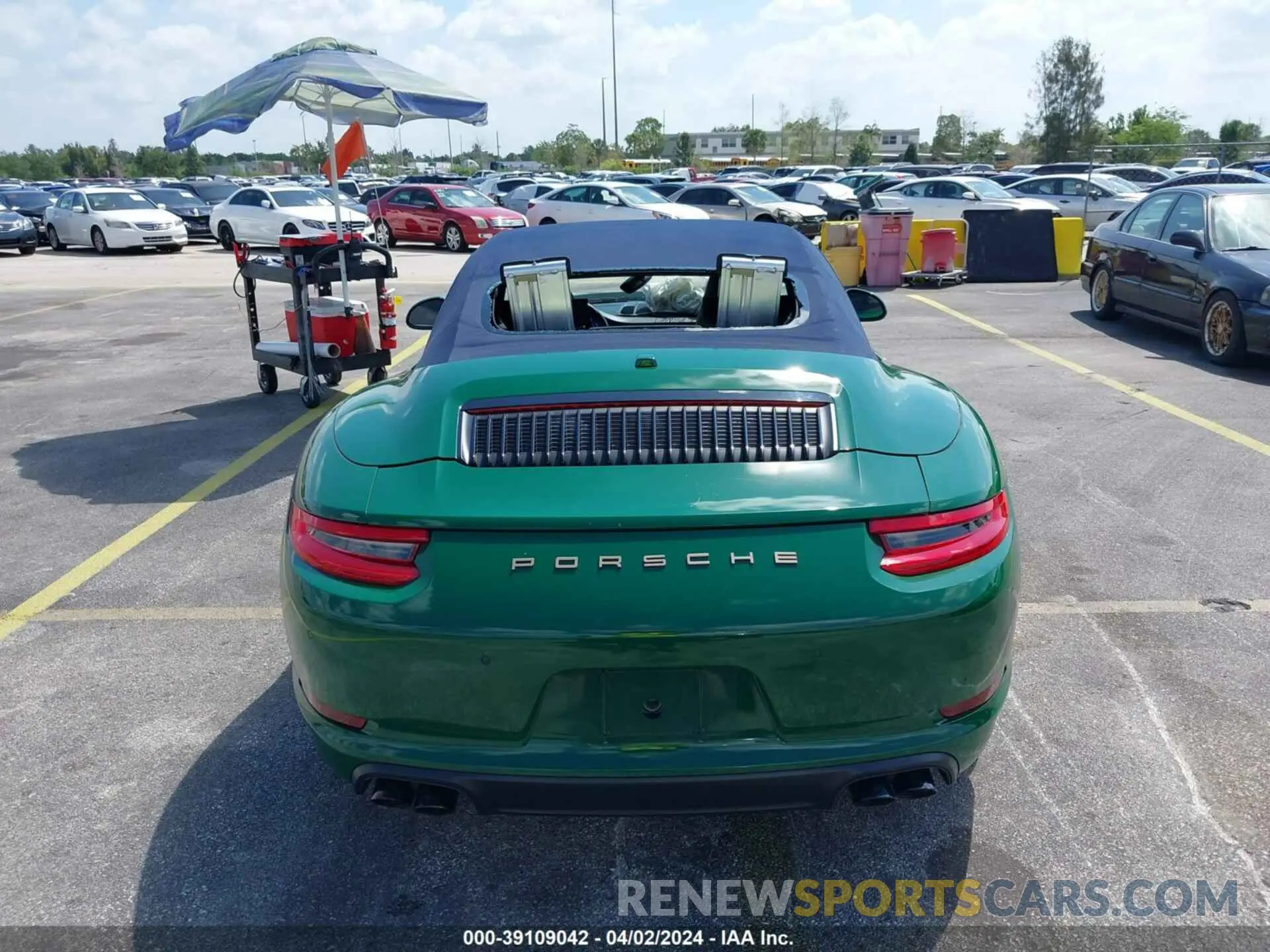 16 Photograph of a damaged car WP0CA2A94HS142371 PORSCHE 911 2017