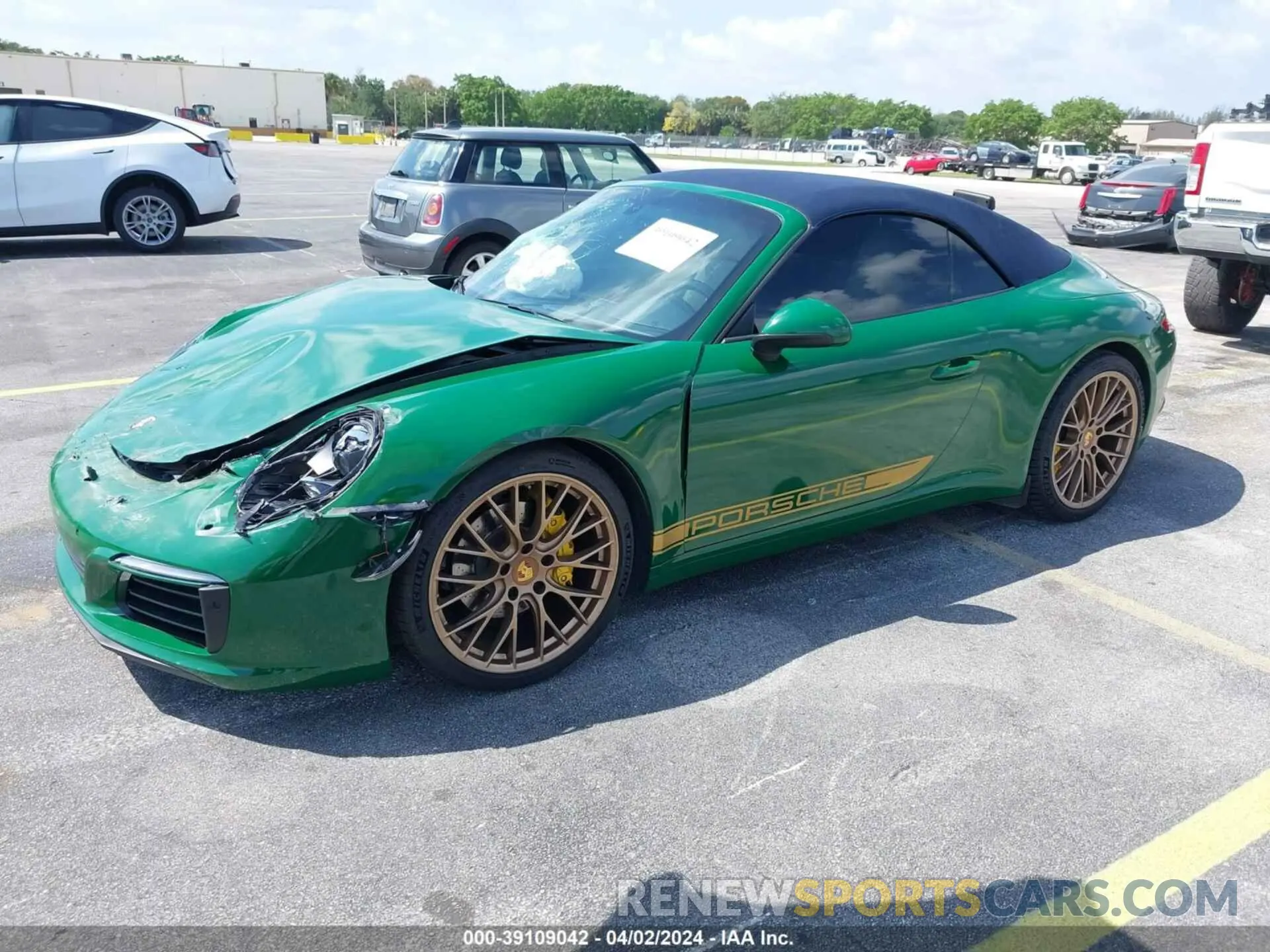 2 Photograph of a damaged car WP0CA2A94HS142371 PORSCHE 911 2017