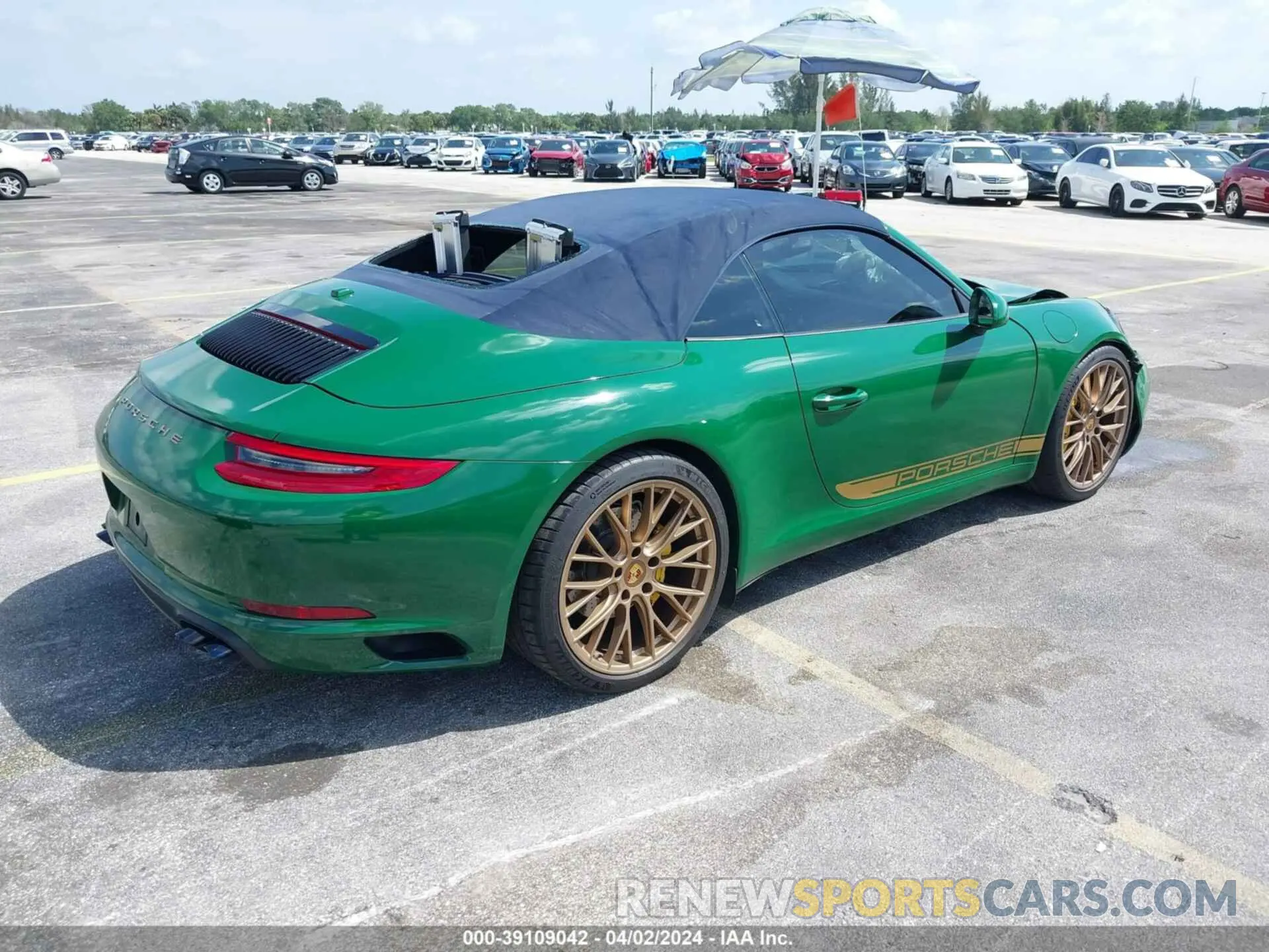 4 Photograph of a damaged car WP0CA2A94HS142371 PORSCHE 911 2017