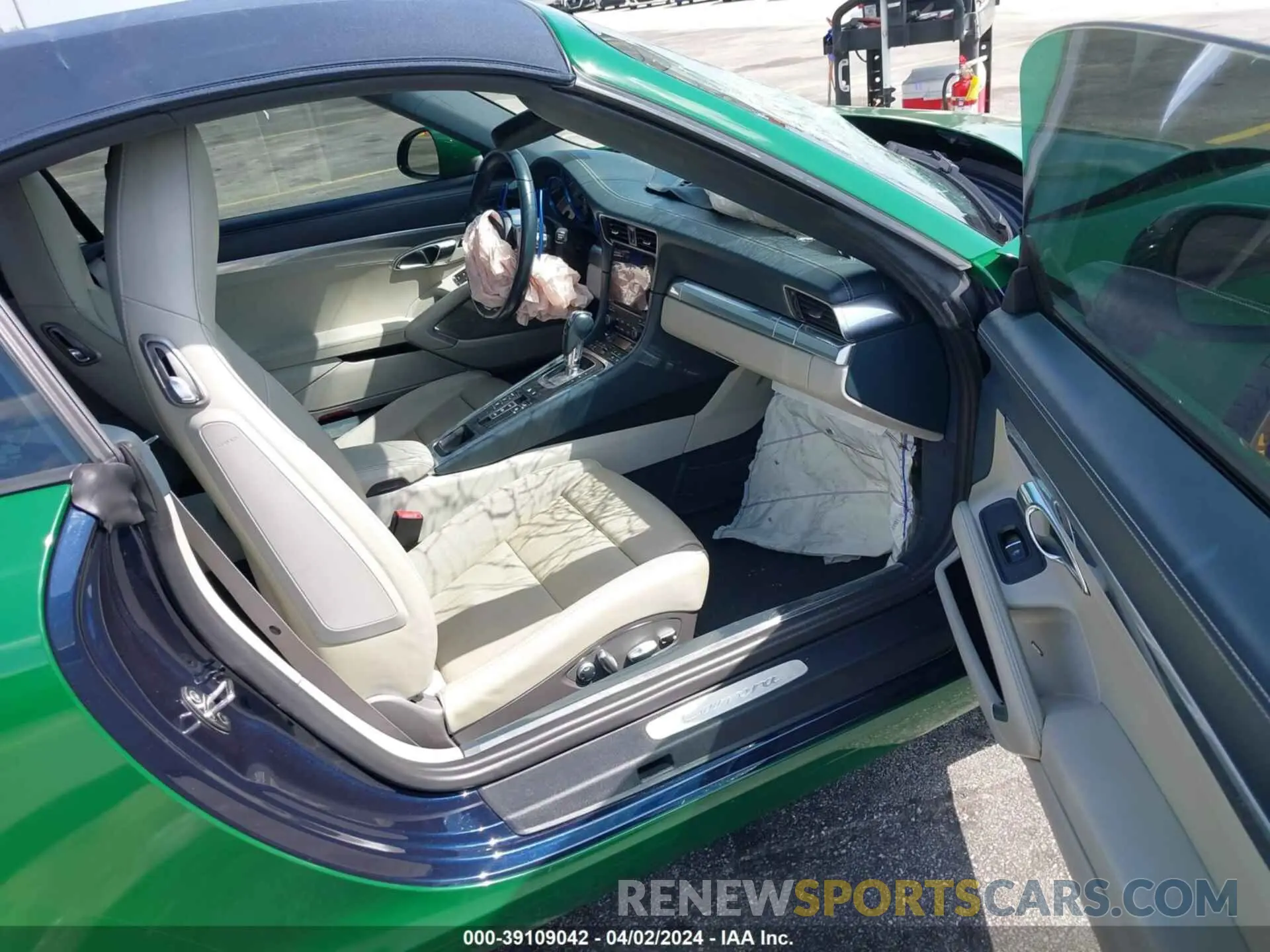 5 Photograph of a damaged car WP0CA2A94HS142371 PORSCHE 911 2017