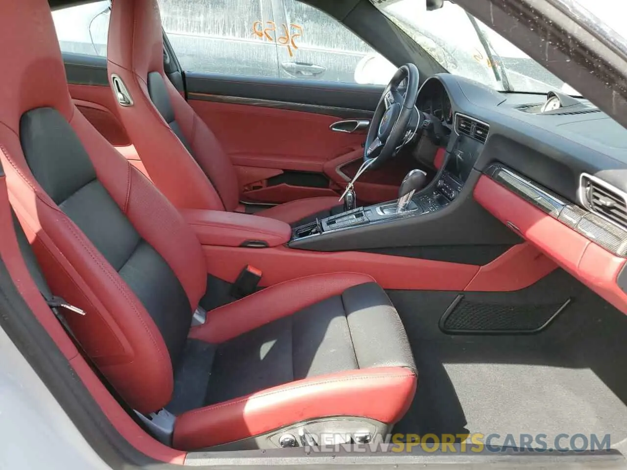 5 Photograph of a damaged car WP0AD2A92KS140740 PORSCHE 911 2019