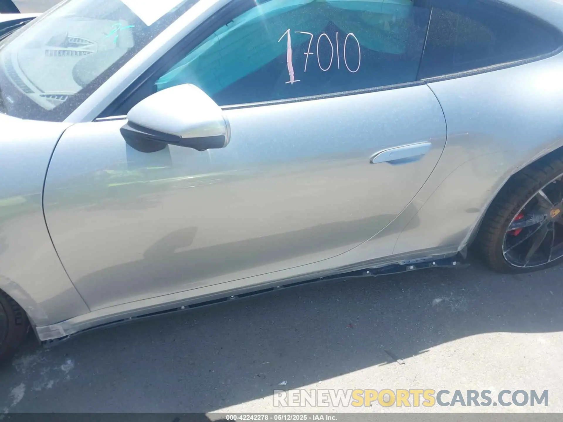 17 Photograph of a damaged car WP0AB2A90LS229570 PORSCHE 911 2020