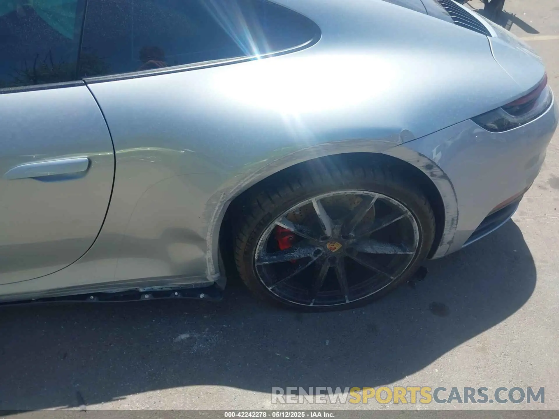 18 Photograph of a damaged car WP0AB2A90LS229570 PORSCHE 911 2020