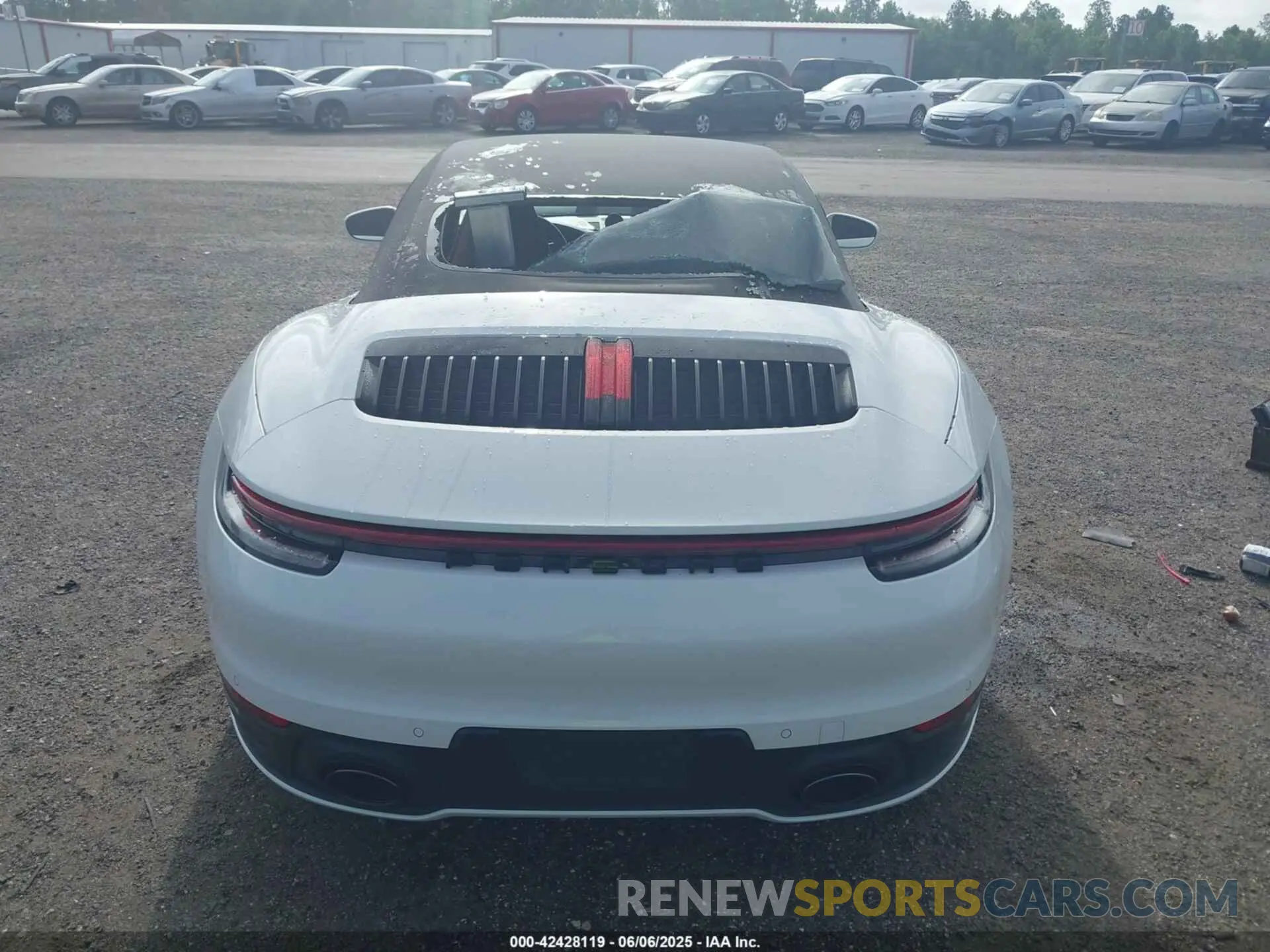 16 Photograph of a damaged car WP0CB2A90LS263324 PORSCHE 911 2020