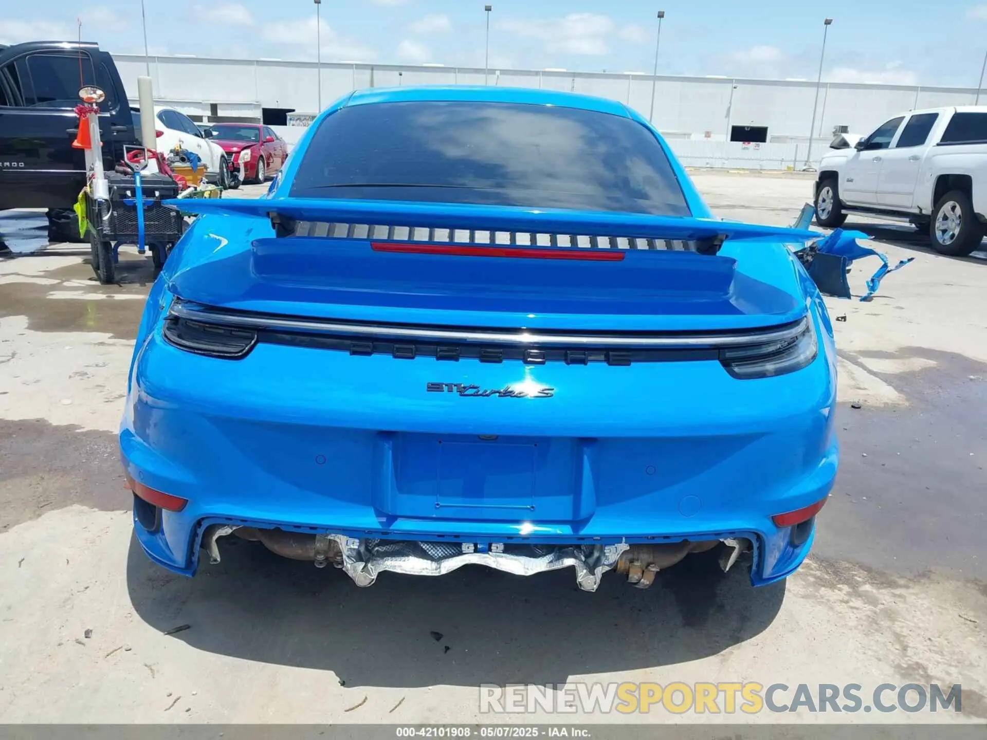 17 Photograph of a damaged car WP0AD2A92NS254256 PORSCHE 911 2022