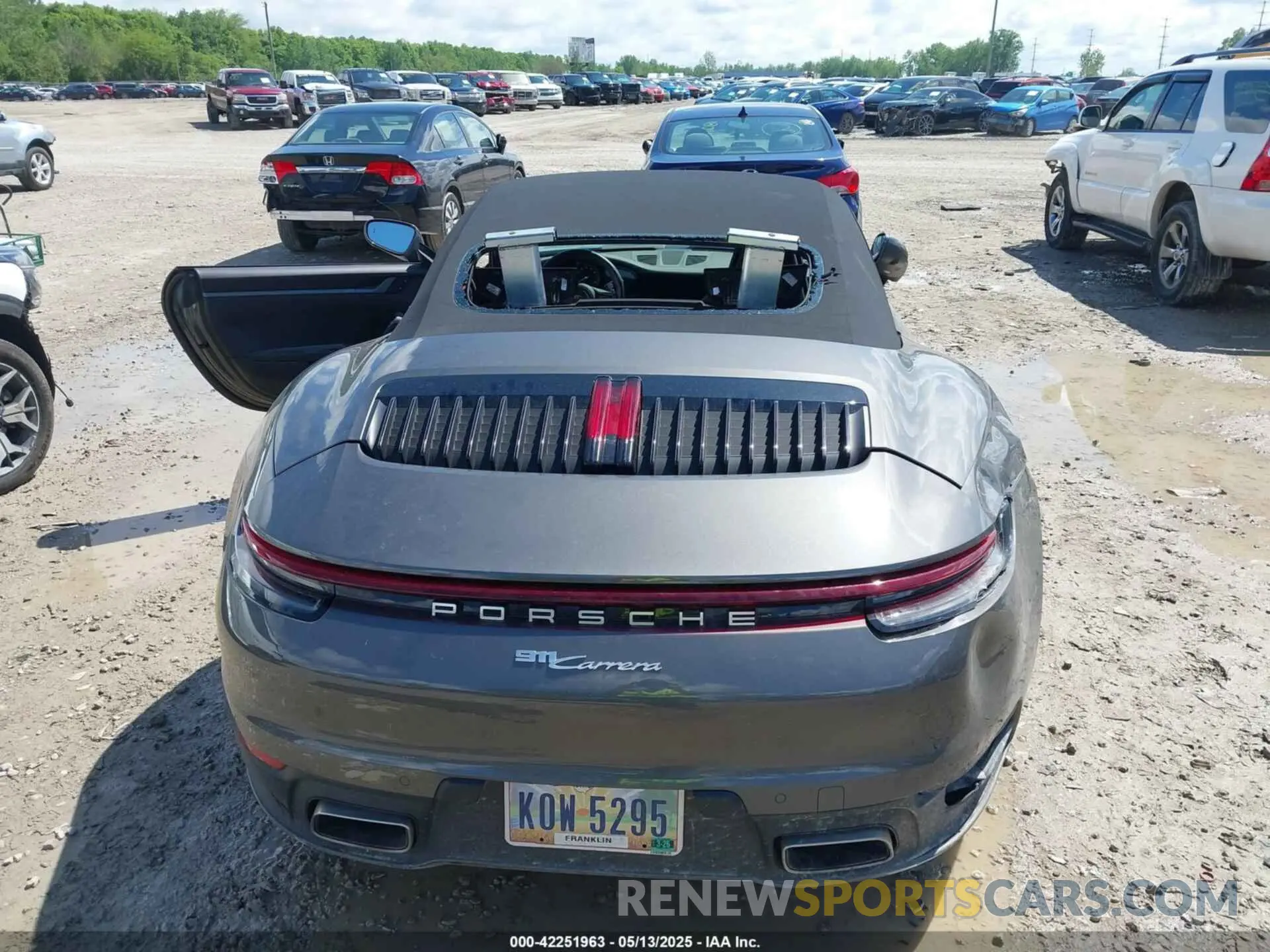 17 Photograph of a damaged car WP0CA2A98NS236295 PORSCHE 911 2022
